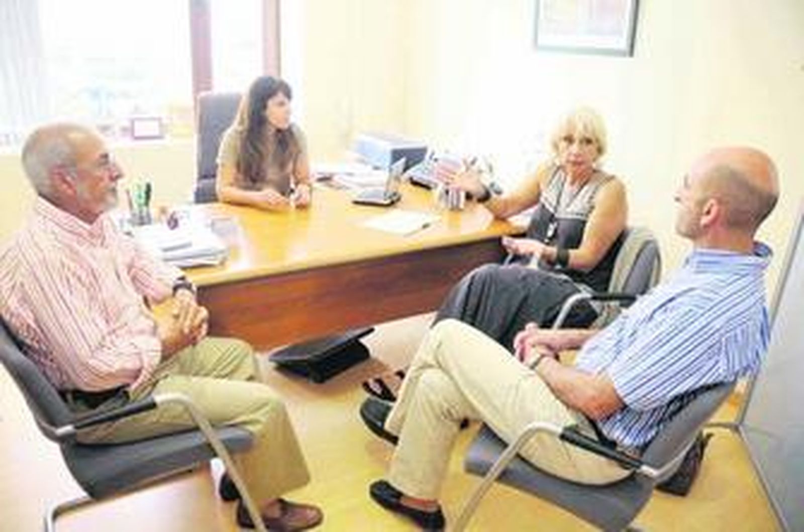 La alcaldesa visitó las instalaciones de Acudo.