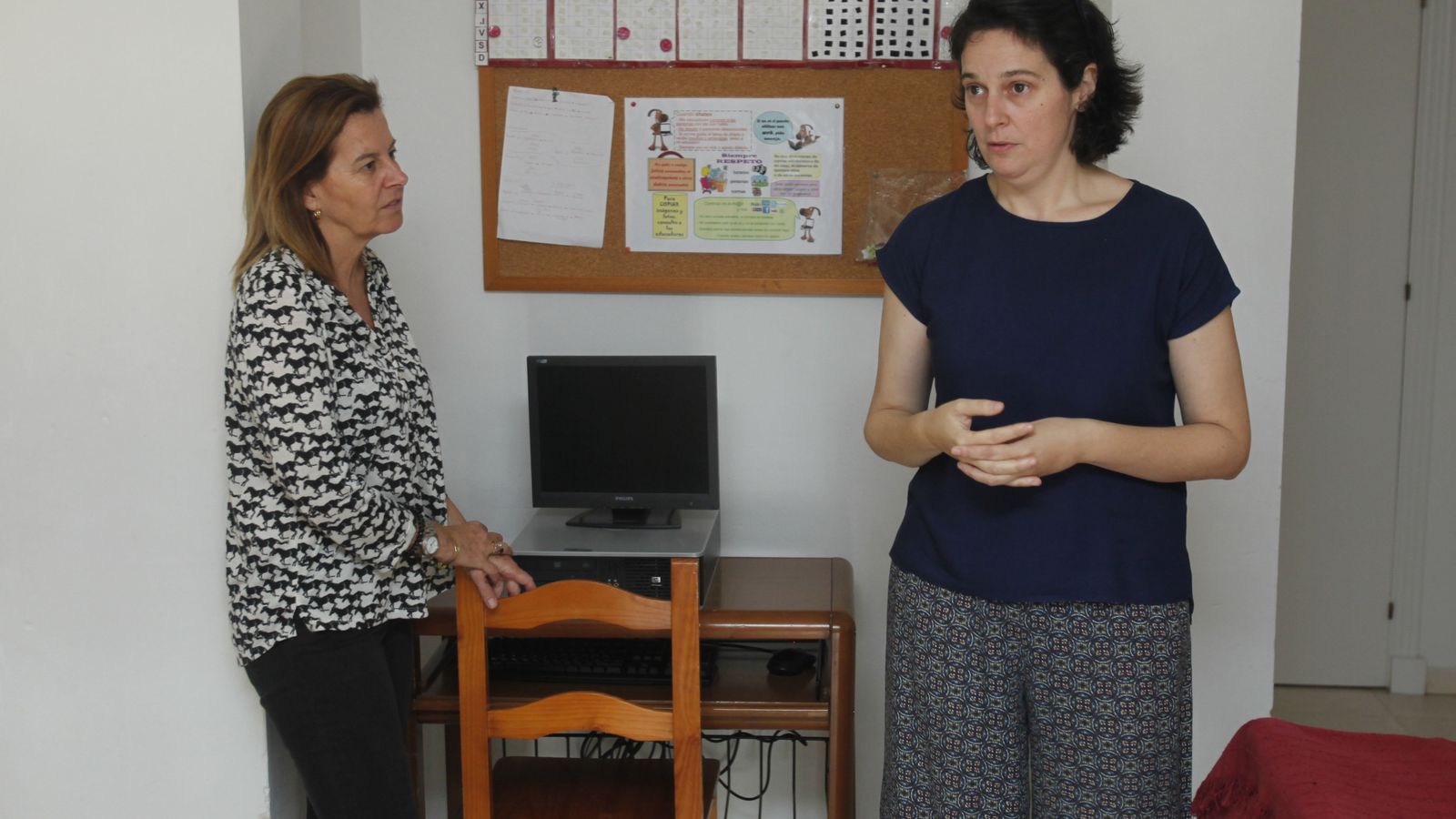 Mónica Gutiérrez, presidenta de Nuevo Futuro, y Marián González, directora de hogar, en una de las casas de acogida.