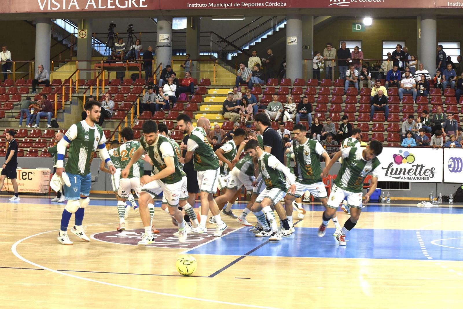Las mejores fotos del ambiente en Vista Alegre para el Córdoba Futsal - AD Sala 10 Zaragoza