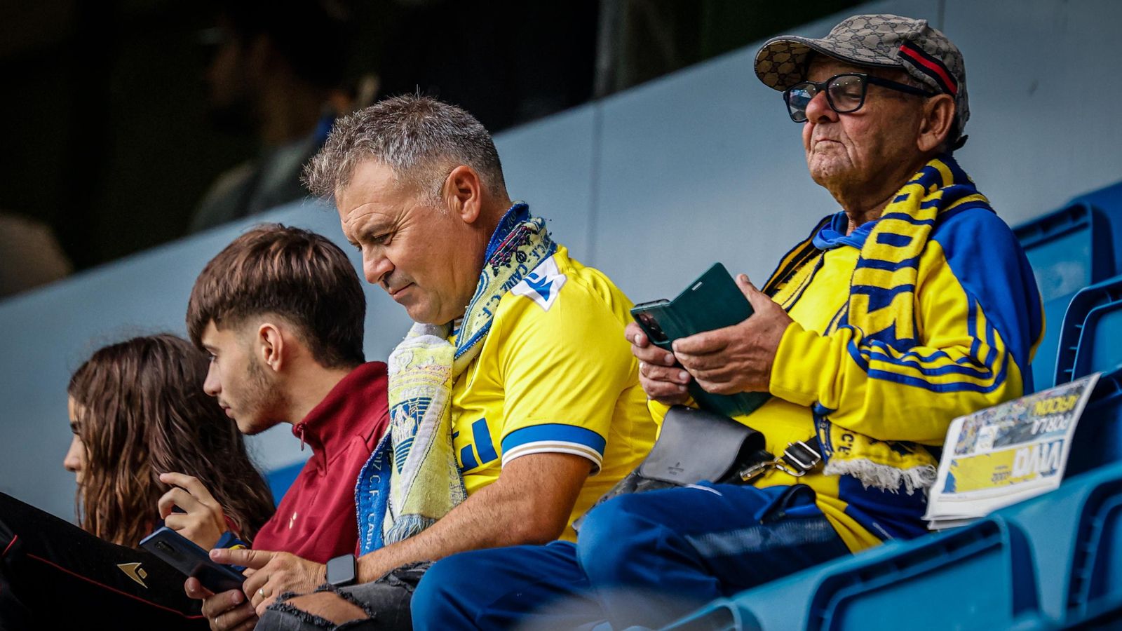 Búscate entre las imágenes del partido de futbol Cádiz CF - Málaga CF