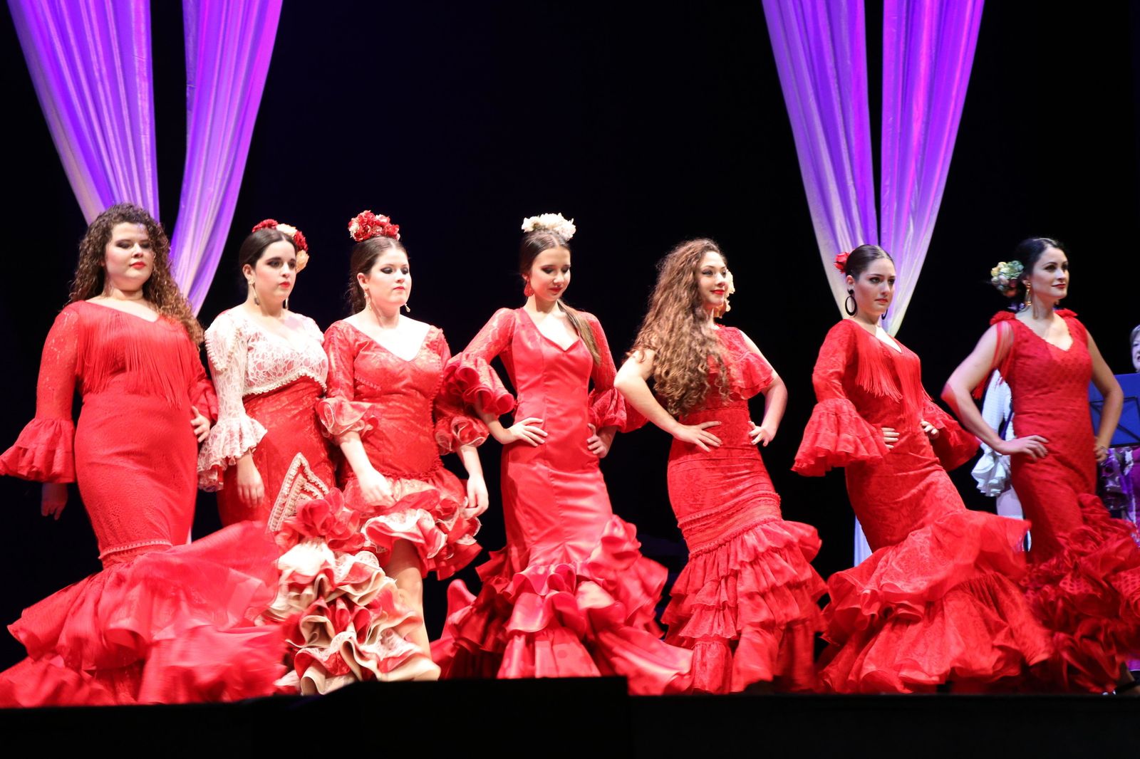 Algunos de los modelos flamencos presentados en el Auditorio de El Ejido.