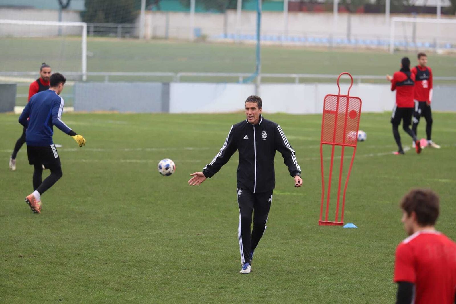 Calle, durante su primer entrenamiento con el primer equipo del Recreativo.