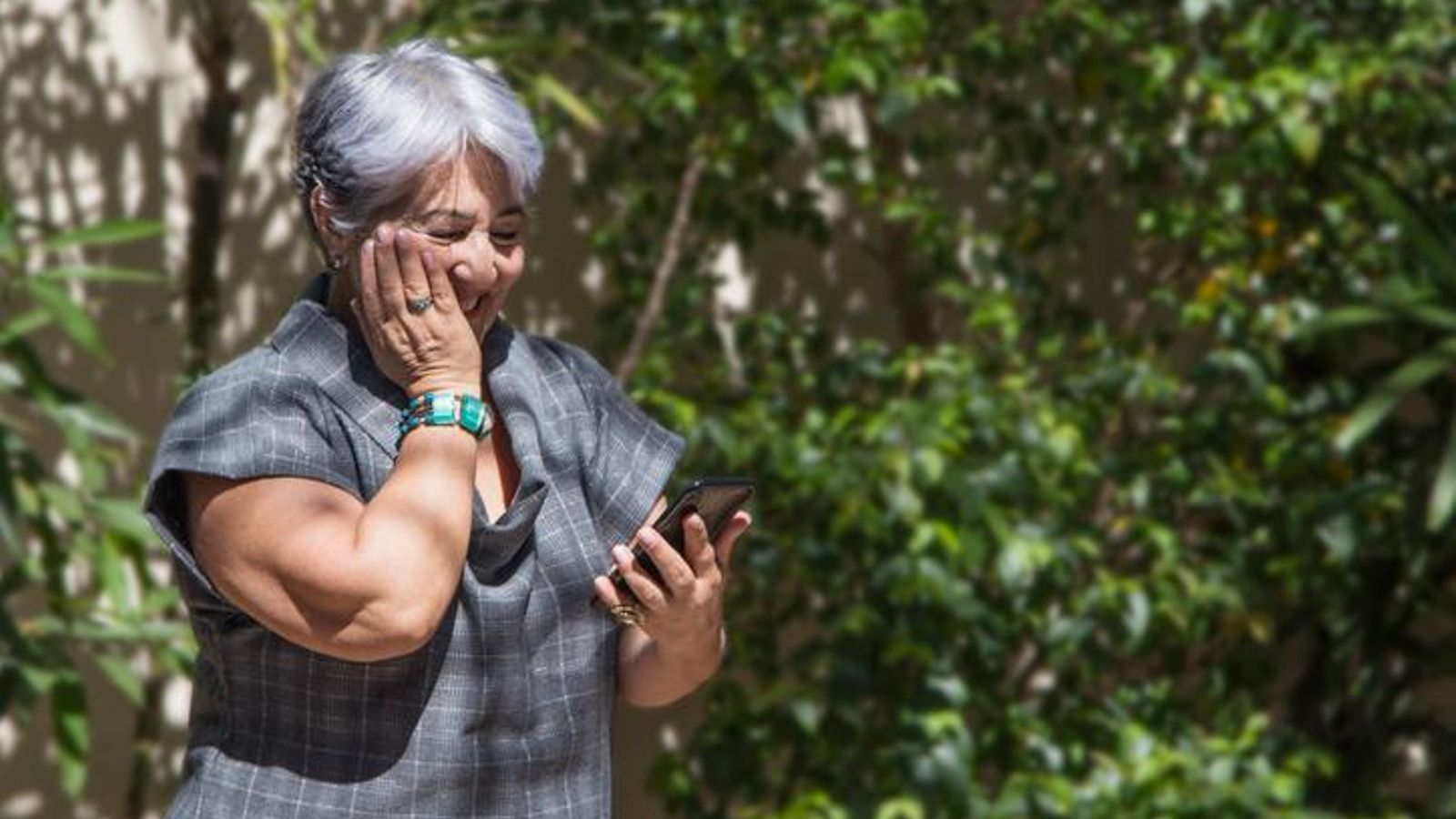 Hazle una videollamada.