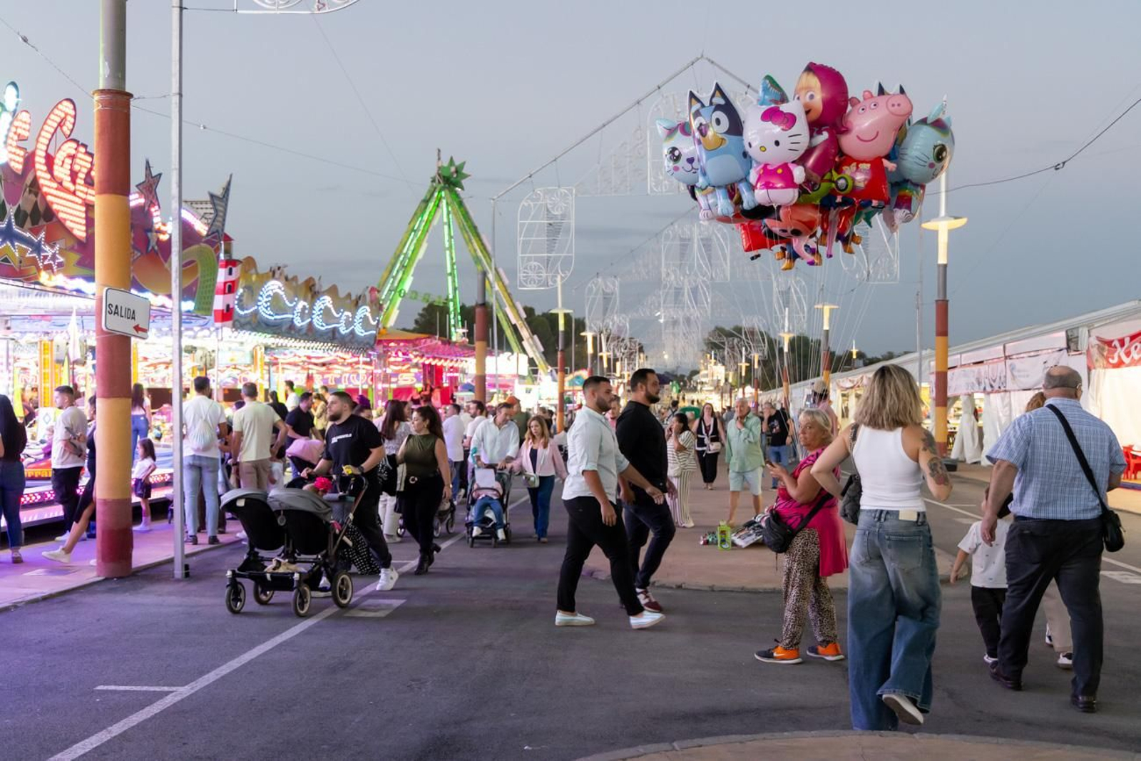 Cientos de jiennenses acudieron a su cita con los "cacharricos"