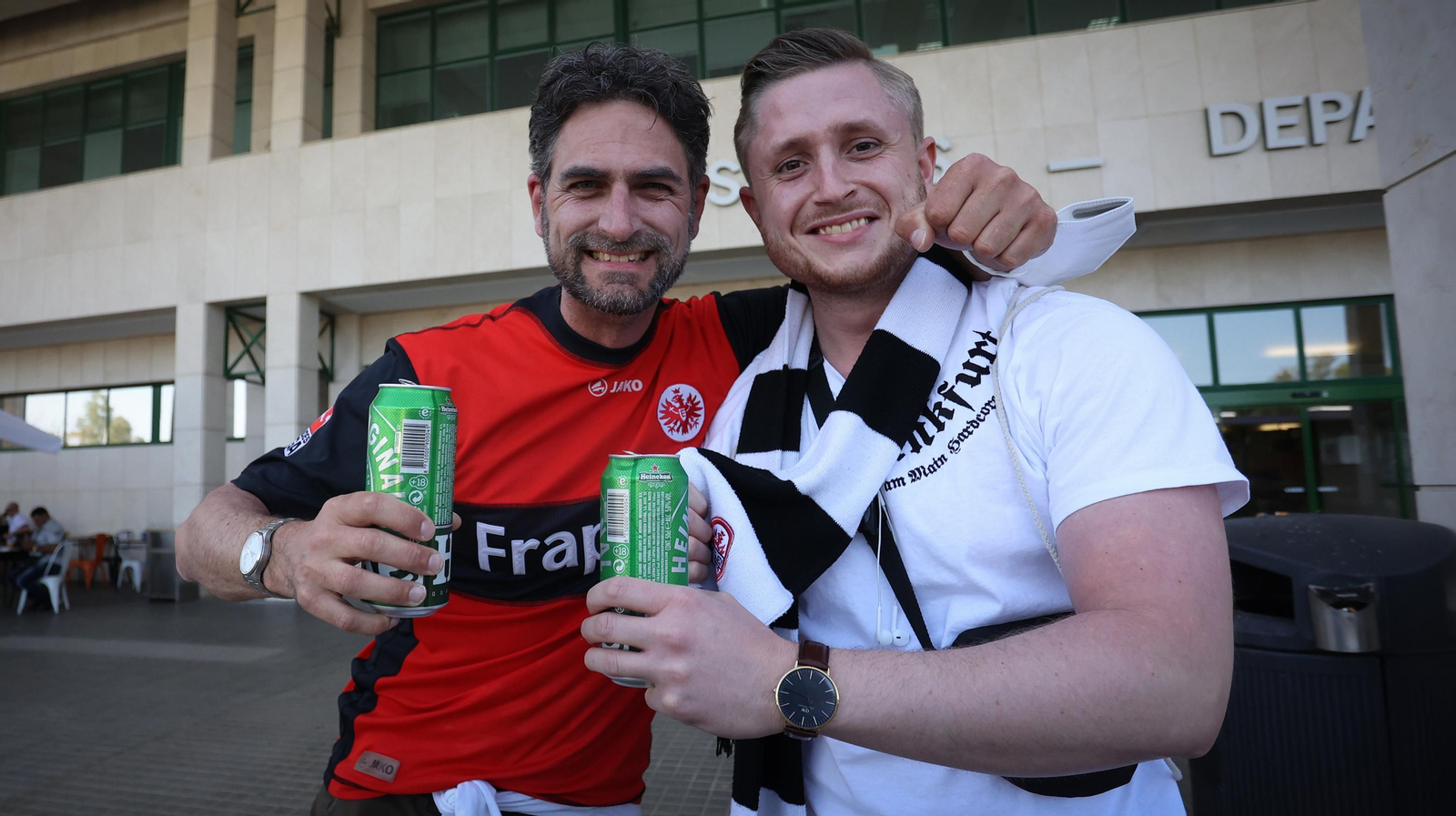 El Aeropuerto de Jerez recibe a hinchas de Glasgow Rangers y Eintracht Frankfurt