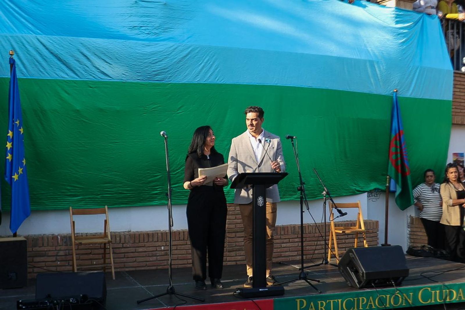 Todas las imágenes de la Ceremonia del Río para conmemorar el Día del Pueblo Gitano en Granada