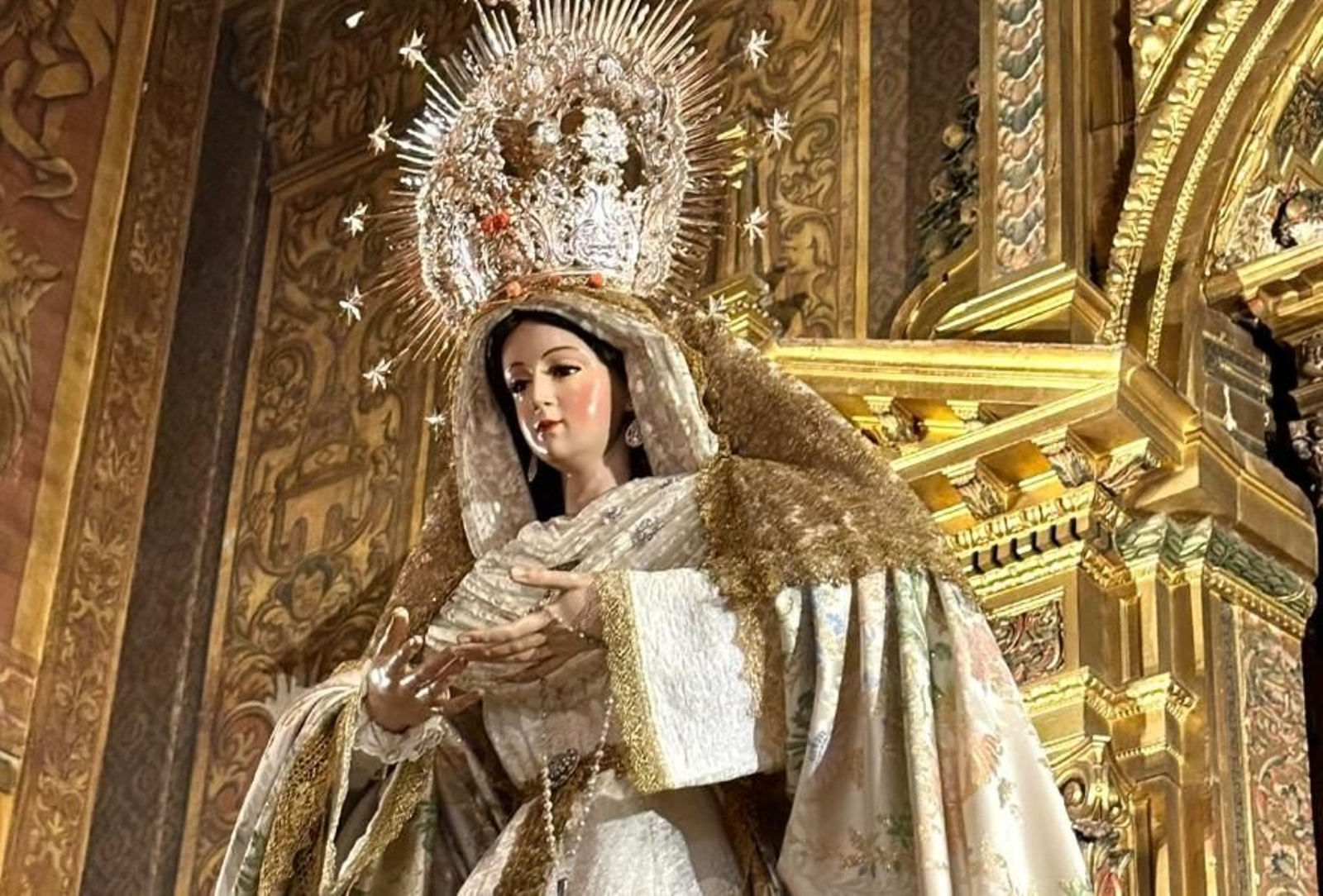 La Anunciación de Juan XXIII recibiendo culto en el templo de la calle Laraña