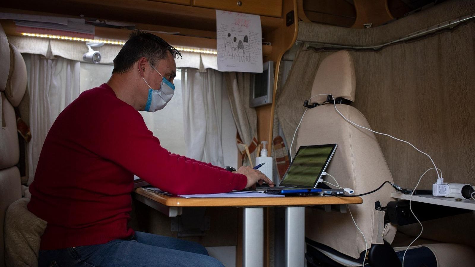 Consulta en el ordenador.