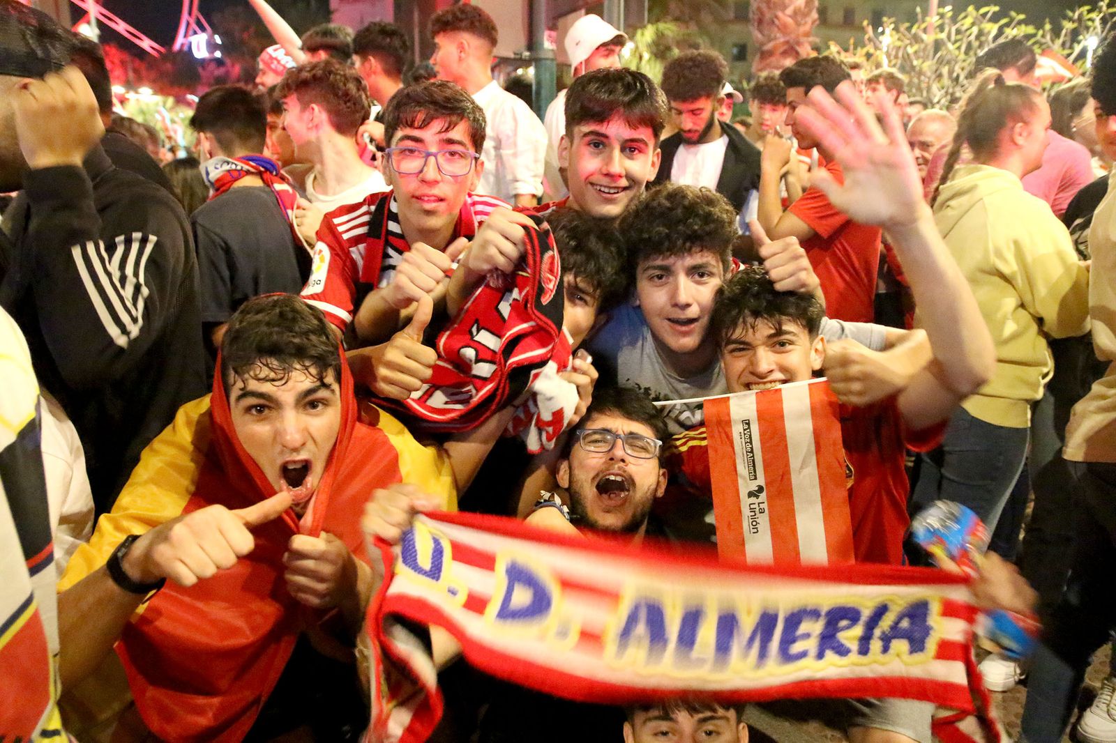 Las imágenes de la celebración del ascenso del Almería en la Plaza de las Velas