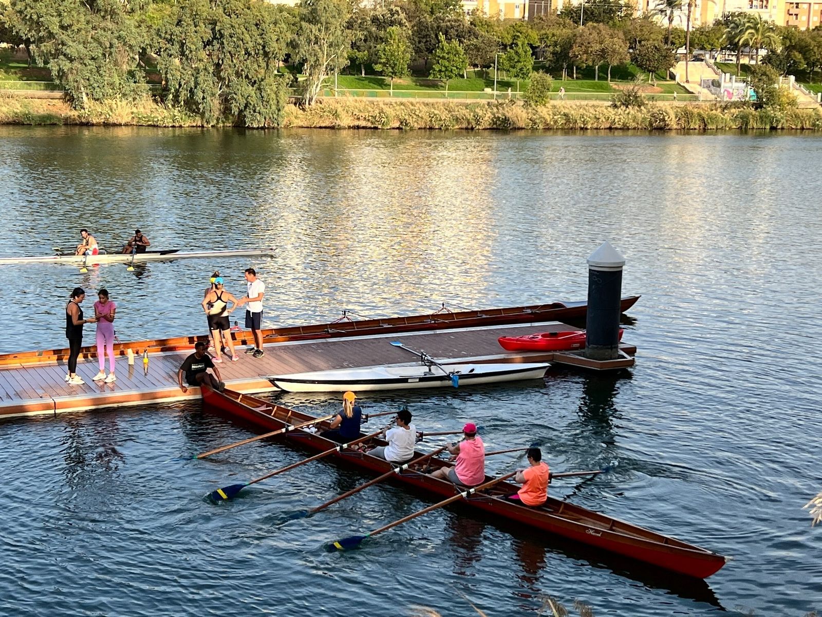 Un momento de las actividades físicas llevadas a cabo dentro del programa con motivo del Día Mundial contra el Cáncer de Mama.