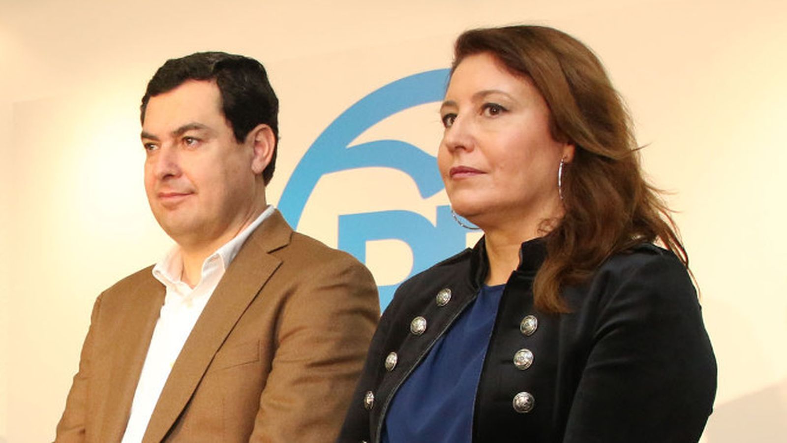 Carmen Crespo junto a Juanma Moreno, en un acto.