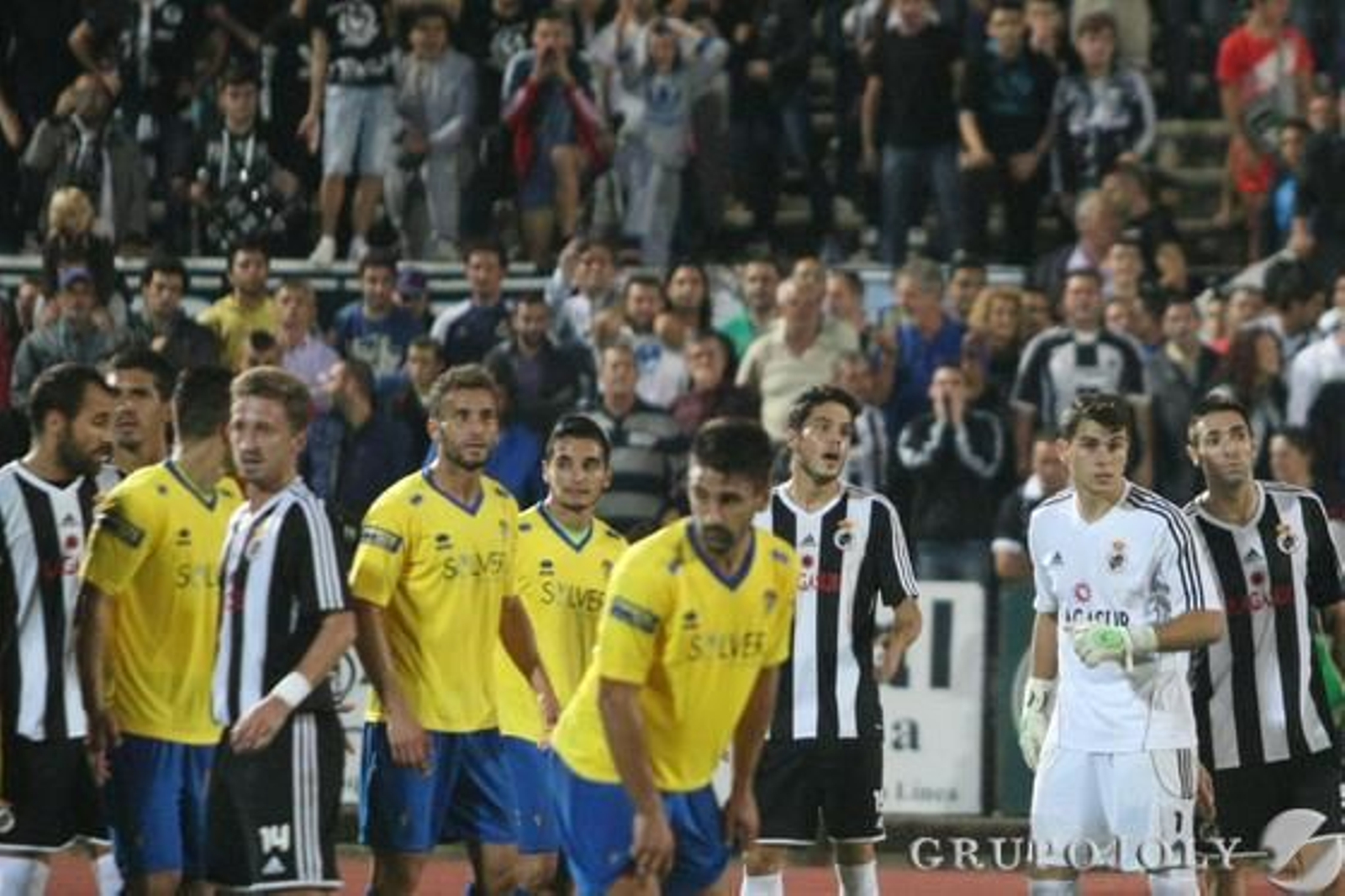 Mateo se sumó al ataque en la última ocasión del partido y a punto estuvo de empatar.

Foto: Paco Guerrero