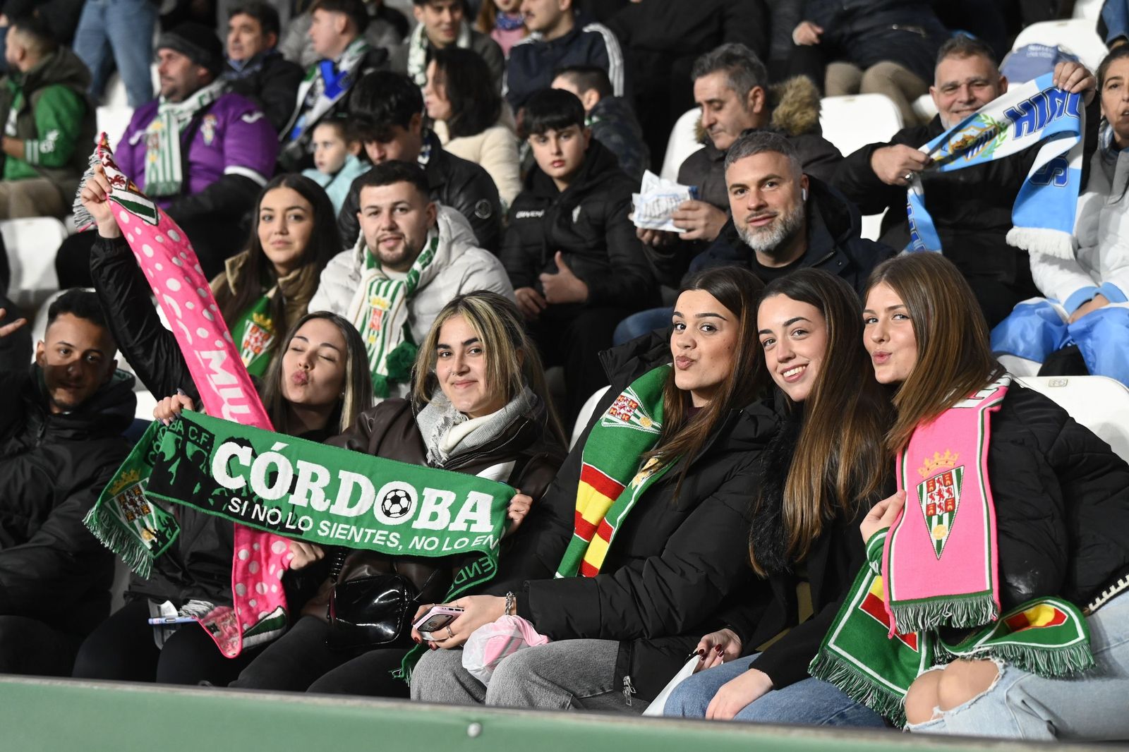 Las fotos del espectacular ambiente en El Arcángel en el derbi andaluz entre Córdoba CF y Málaga