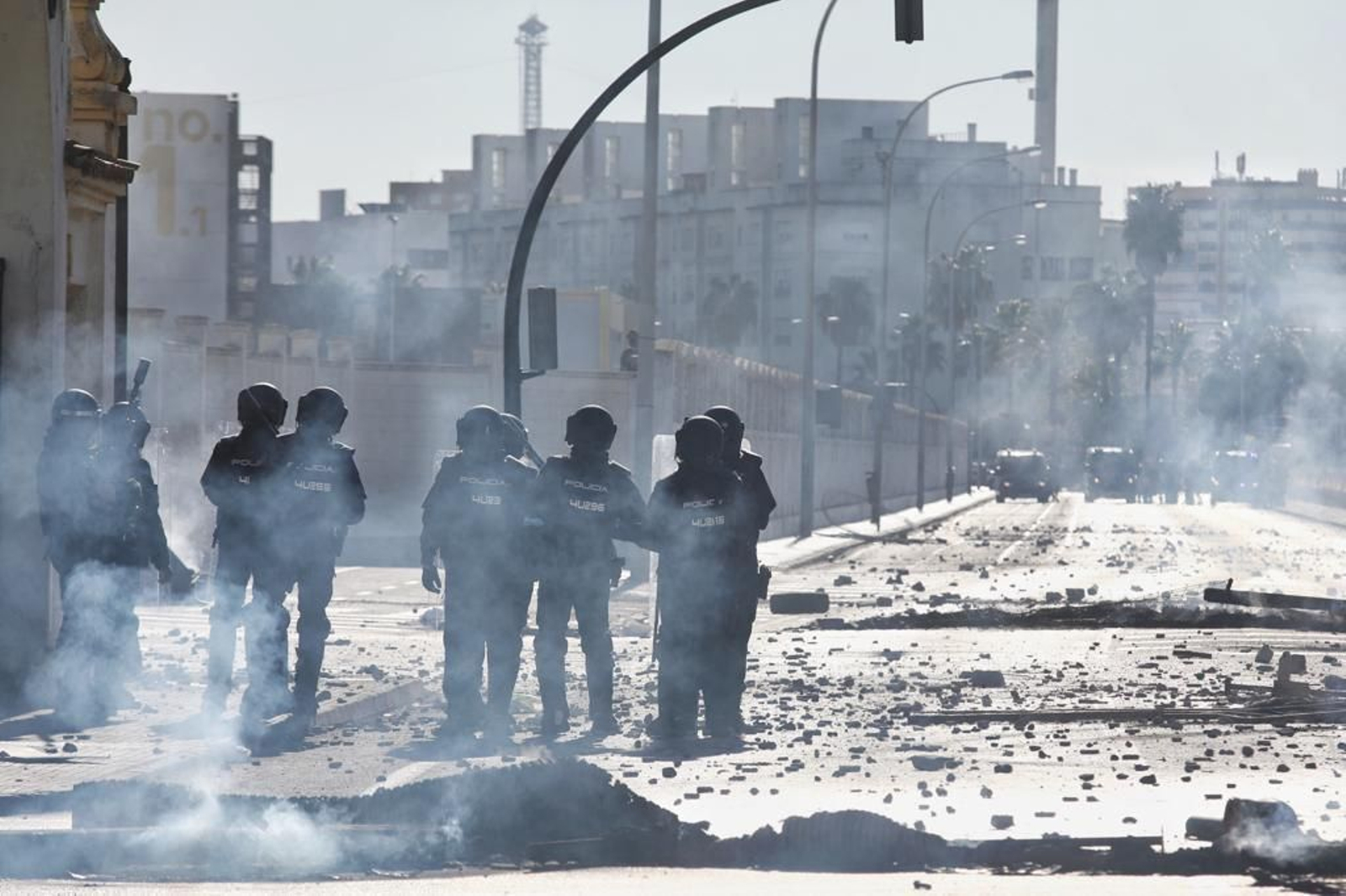 Aspecto que presentaba la avenida de Astilleros de Cádiz esta mañana, en la primera jornada de la huelga indefinida del metal.