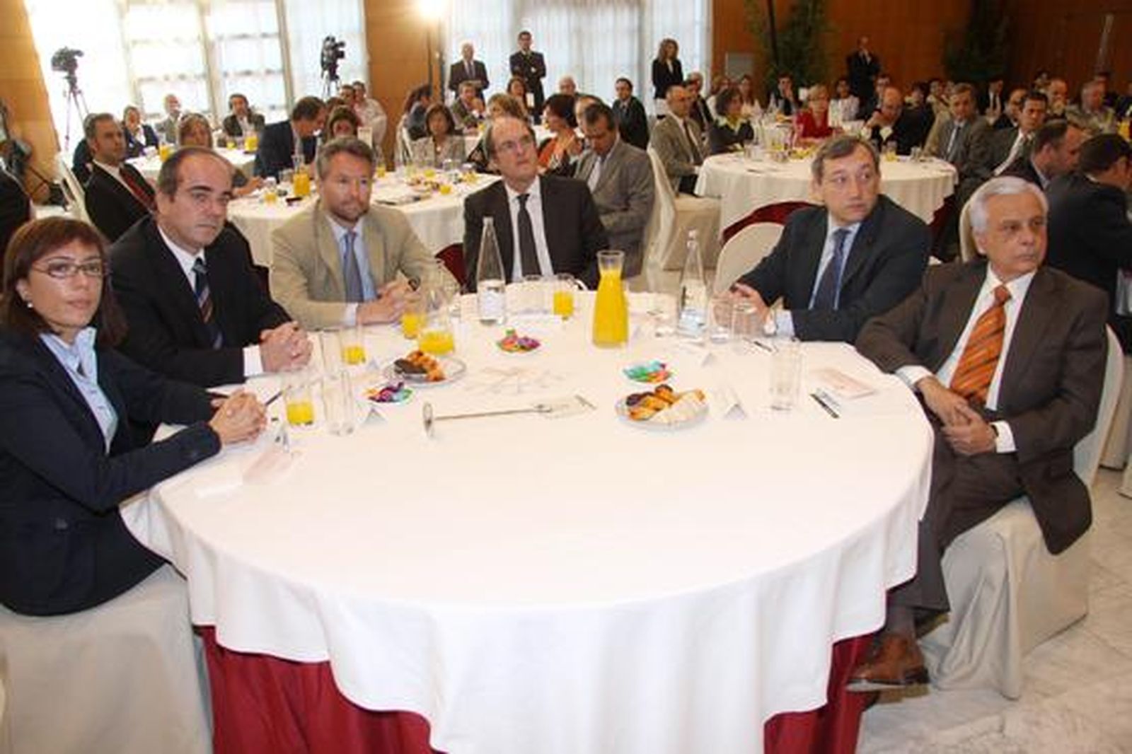 En la imagen Maria Gamez,Francisco Trigueros,Angel gabilondo, Jose Joly, Antonio Méndez,Hilario López Luna, durante el Foro Joly Andalucía celebrado en Málaga con el ministro de Educación.

Foto: migue fernandez