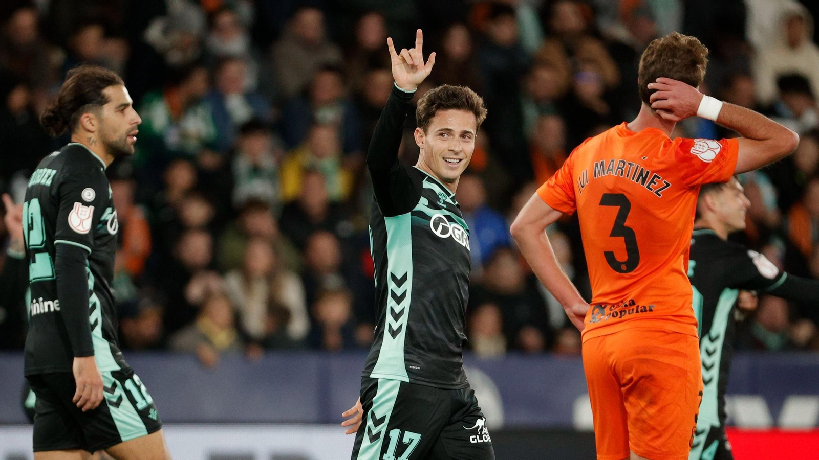 Riquelme celebra uno de sus goles al Torrent.