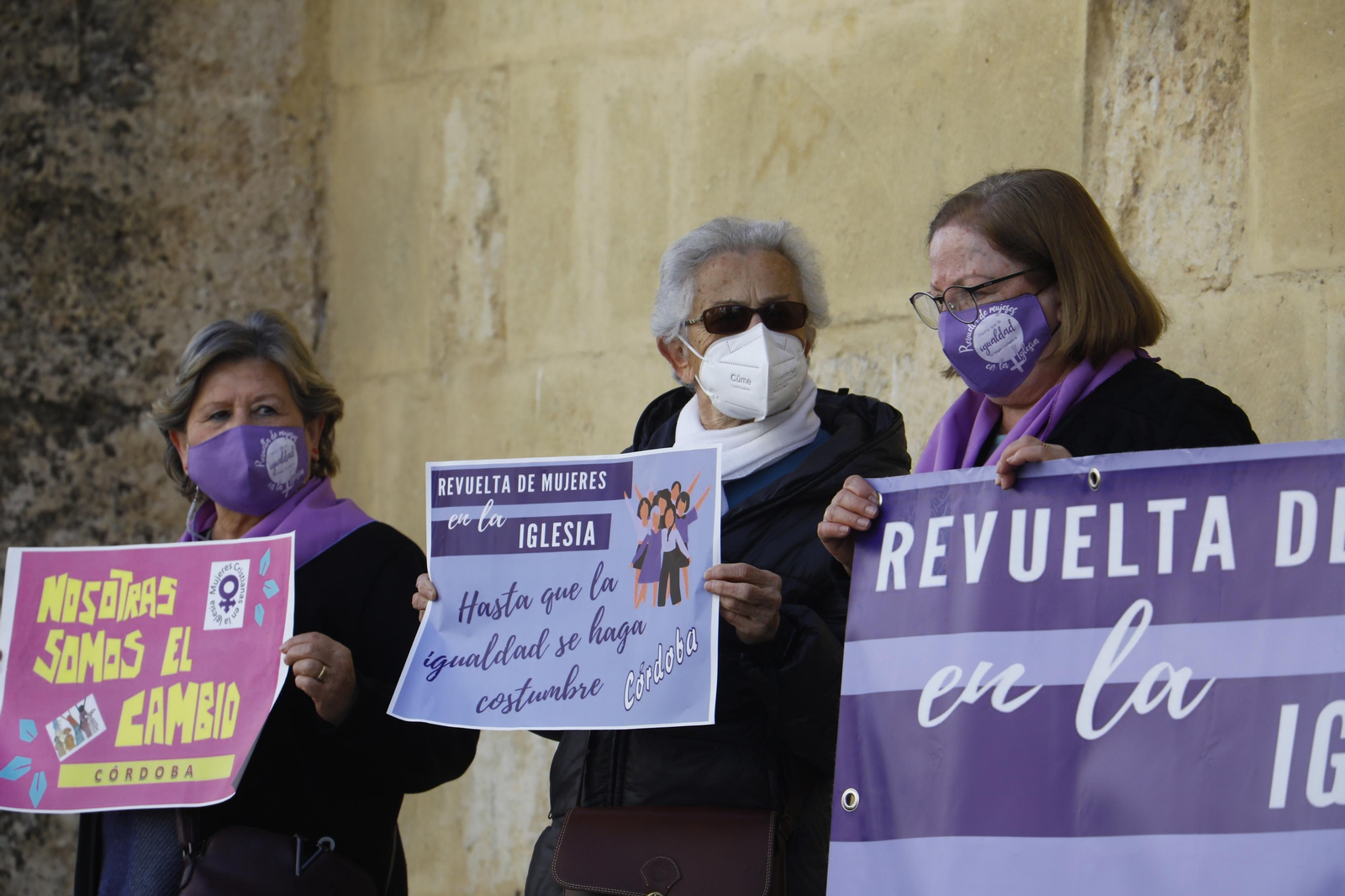 La Revuelta de Mujeres en la Iglesia de Córdoba se manifiestan para "tener voz y voto"