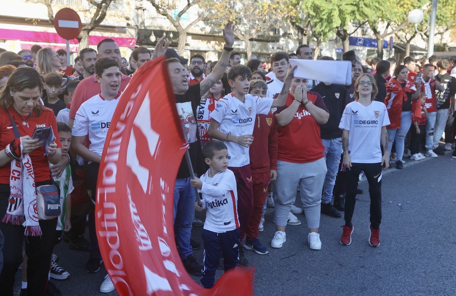 Llegada del Sevilla al Pizjuán