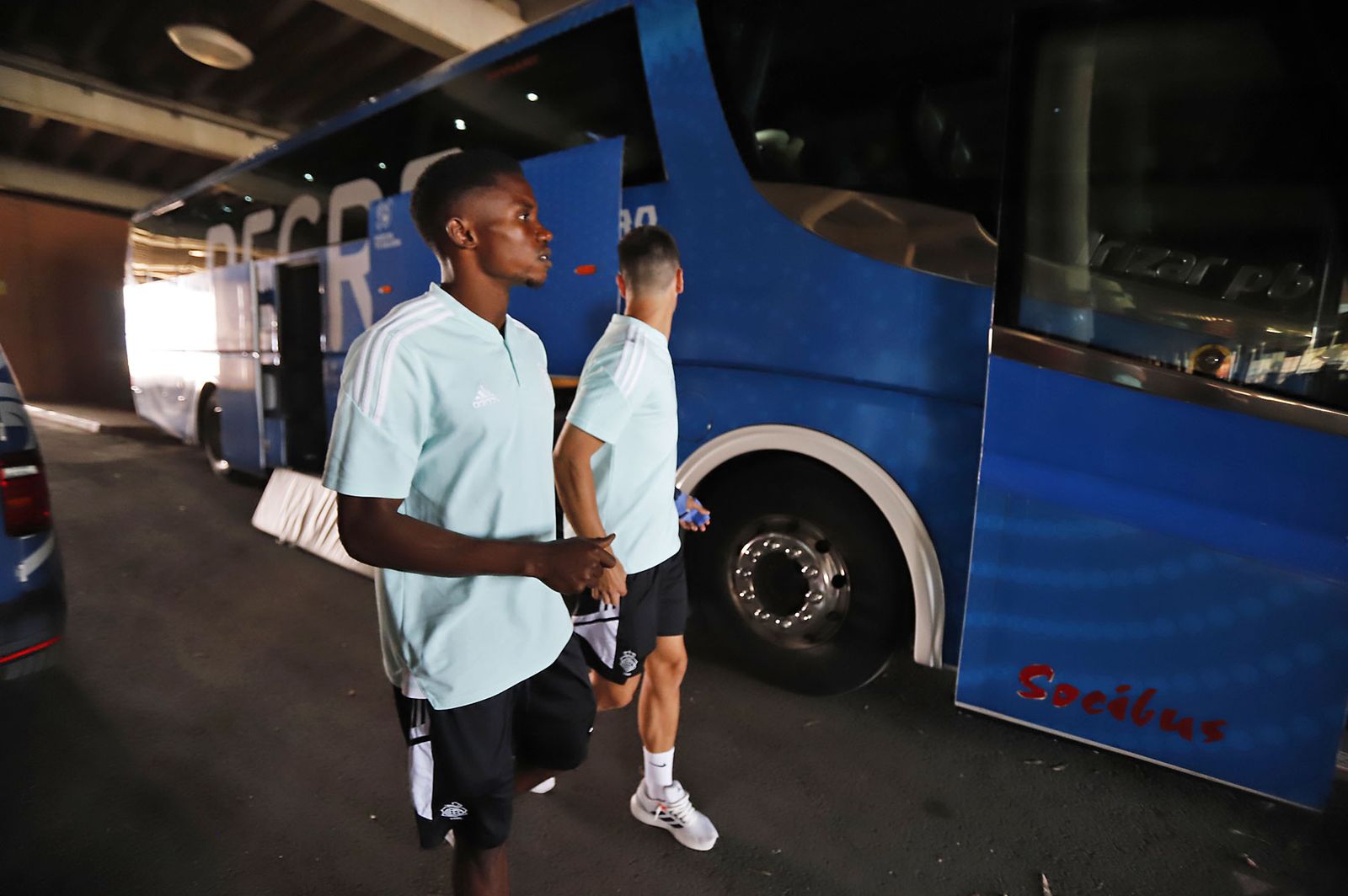 Imágenes de la salida del Recreativo de Huelva a Cáceres