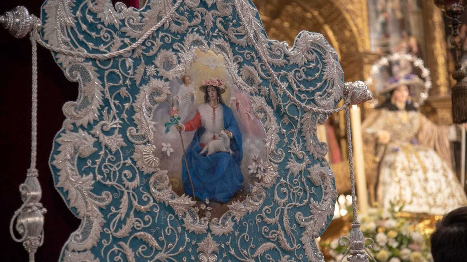 Detalle del nuevo Simpecado de la Pastora de Triana