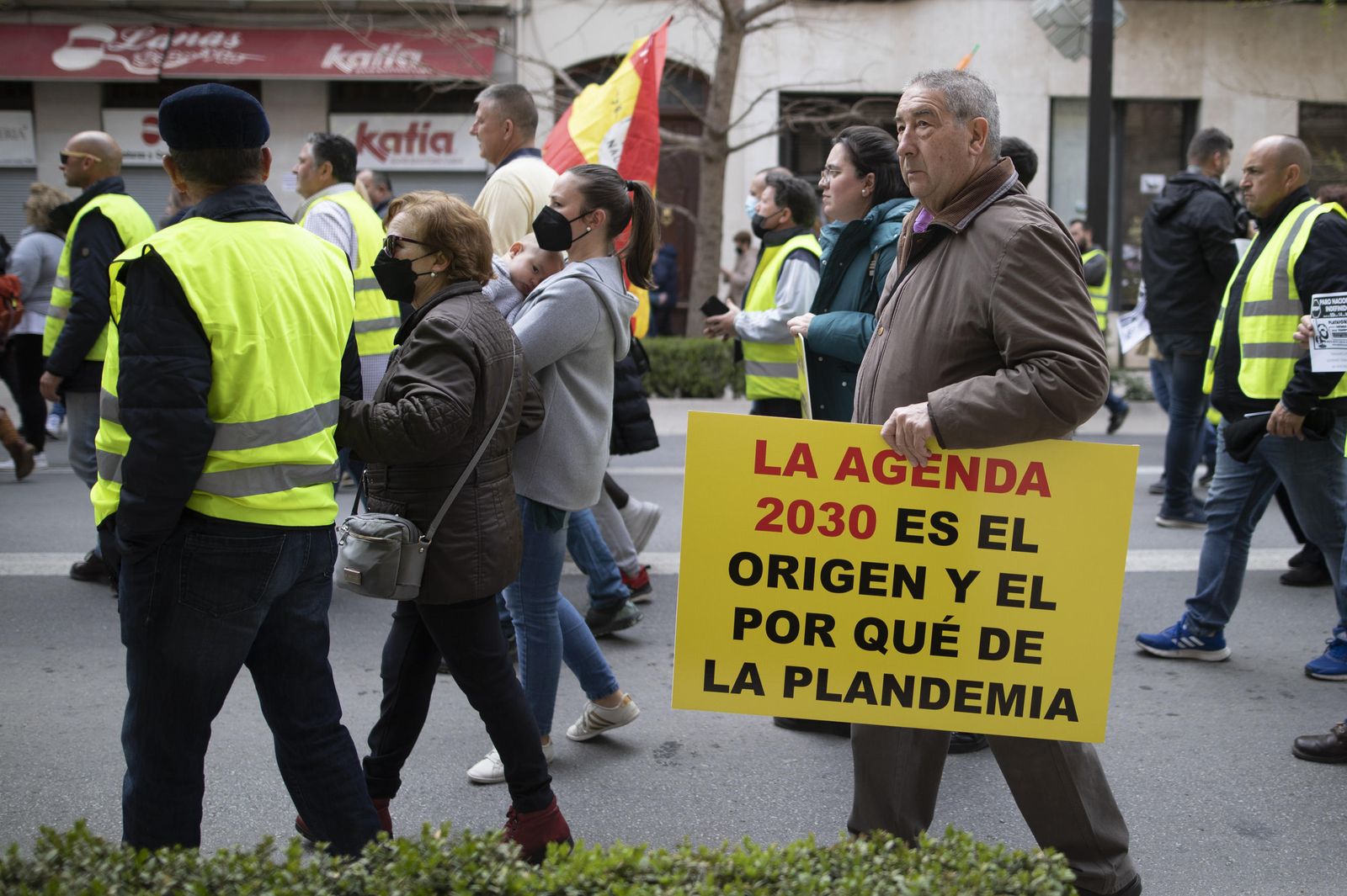 Así ha sido la huelga de los transportistas en Granada, en imágenes