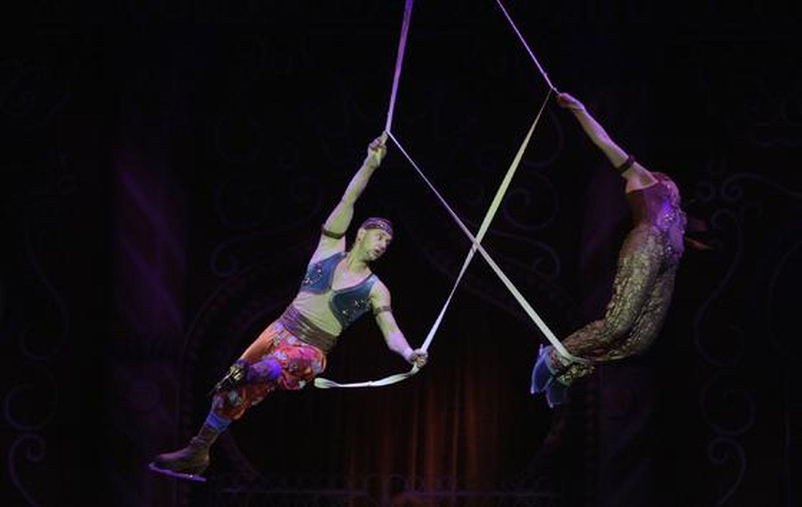 Imagen de 'El cascanueces' sobre el hielo en el Teatro de la Maestranza. / Antonio Pizarro