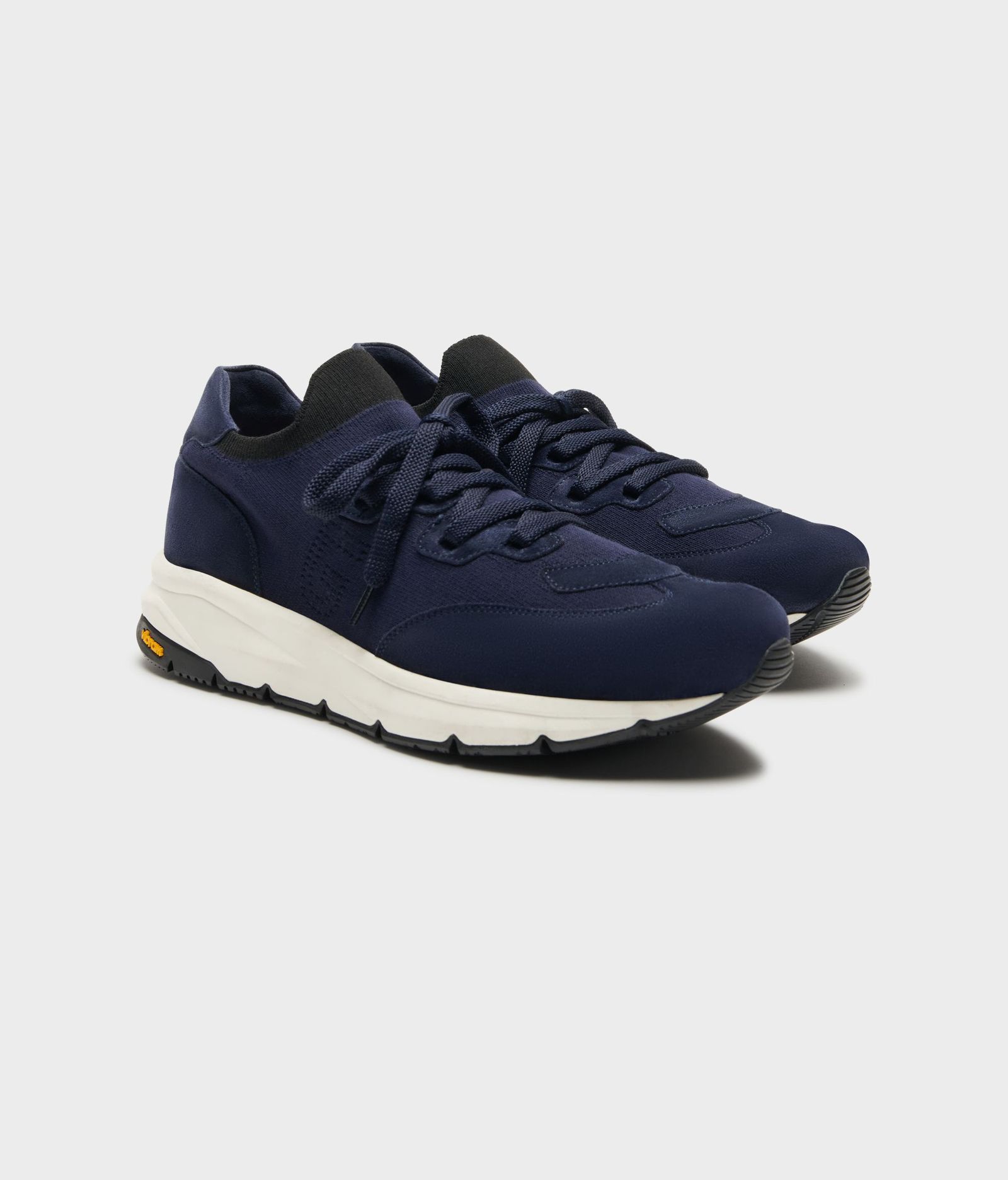 Zapatillas deportivas de la firma Glent.