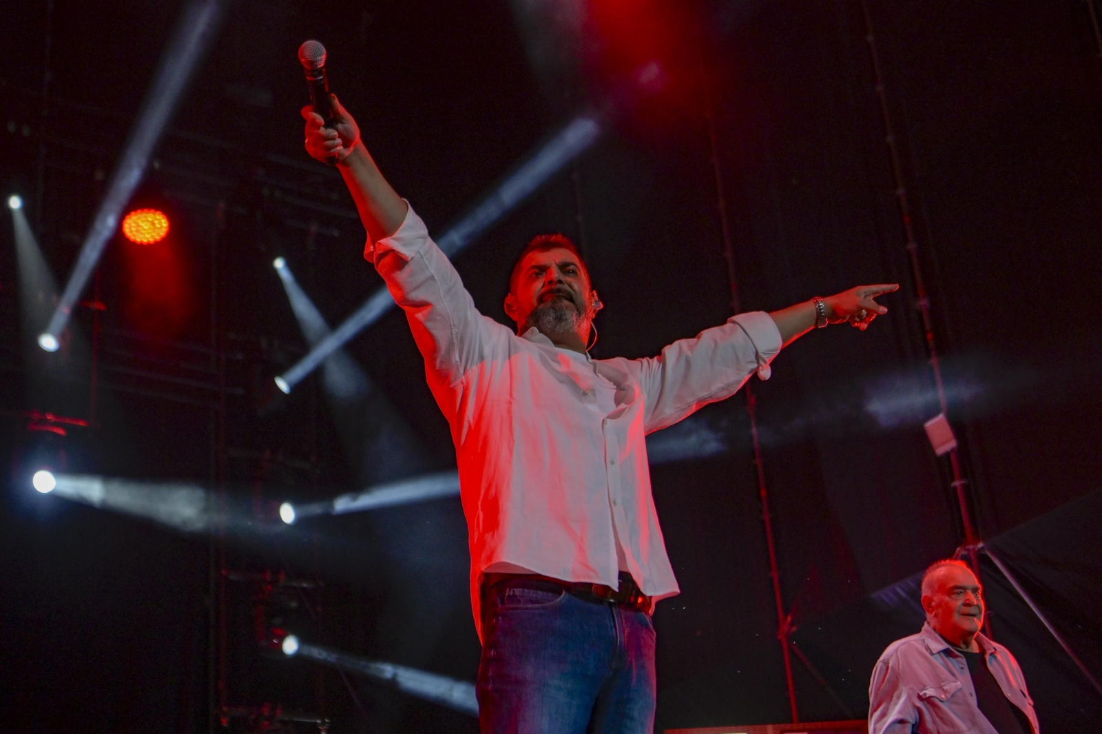 Así fue el concierto, bajo la lluvia, de Los Chichos en Granada