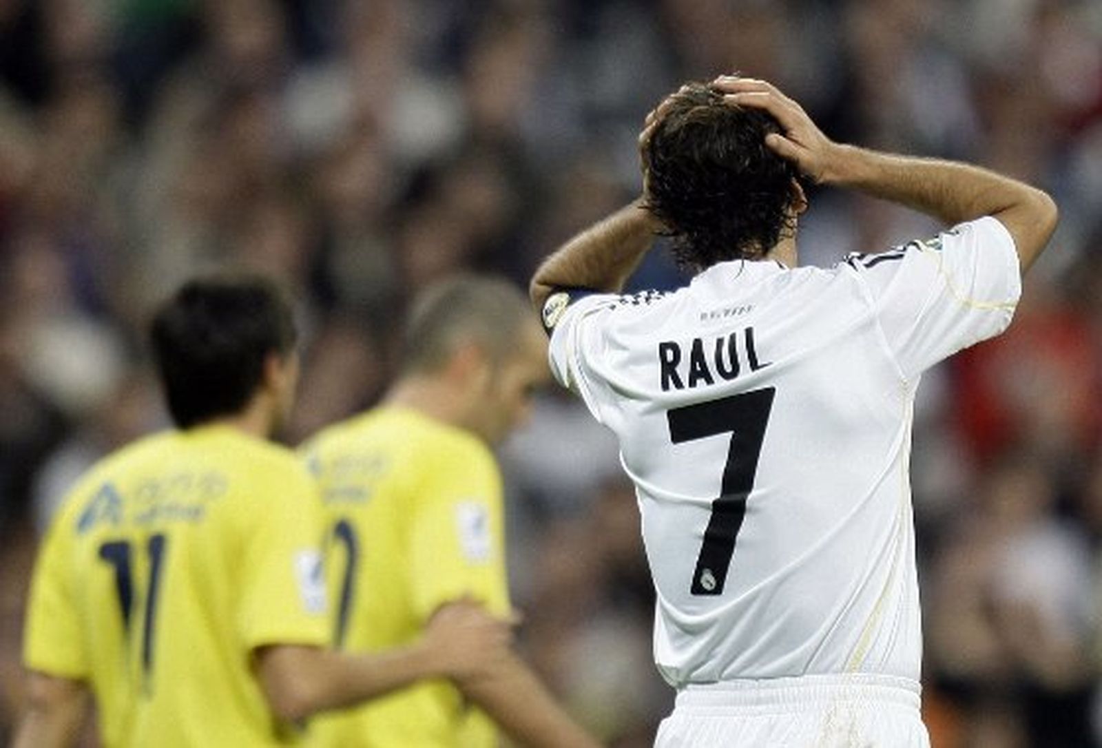 Raúl se lamenta de una ocasión errada. / Agencias.