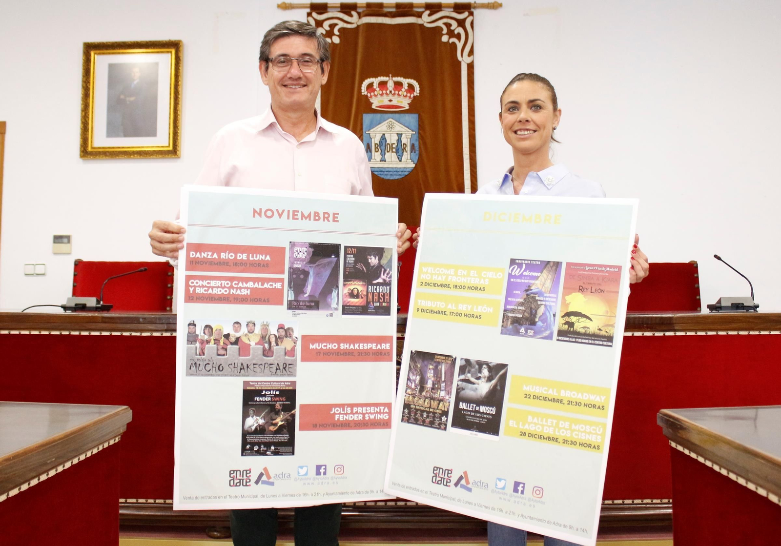 El alcalde, Manuel Cortés, y la concejala de Cultura, Elisa Fernández, en la presentación de la programación de espectáculos.