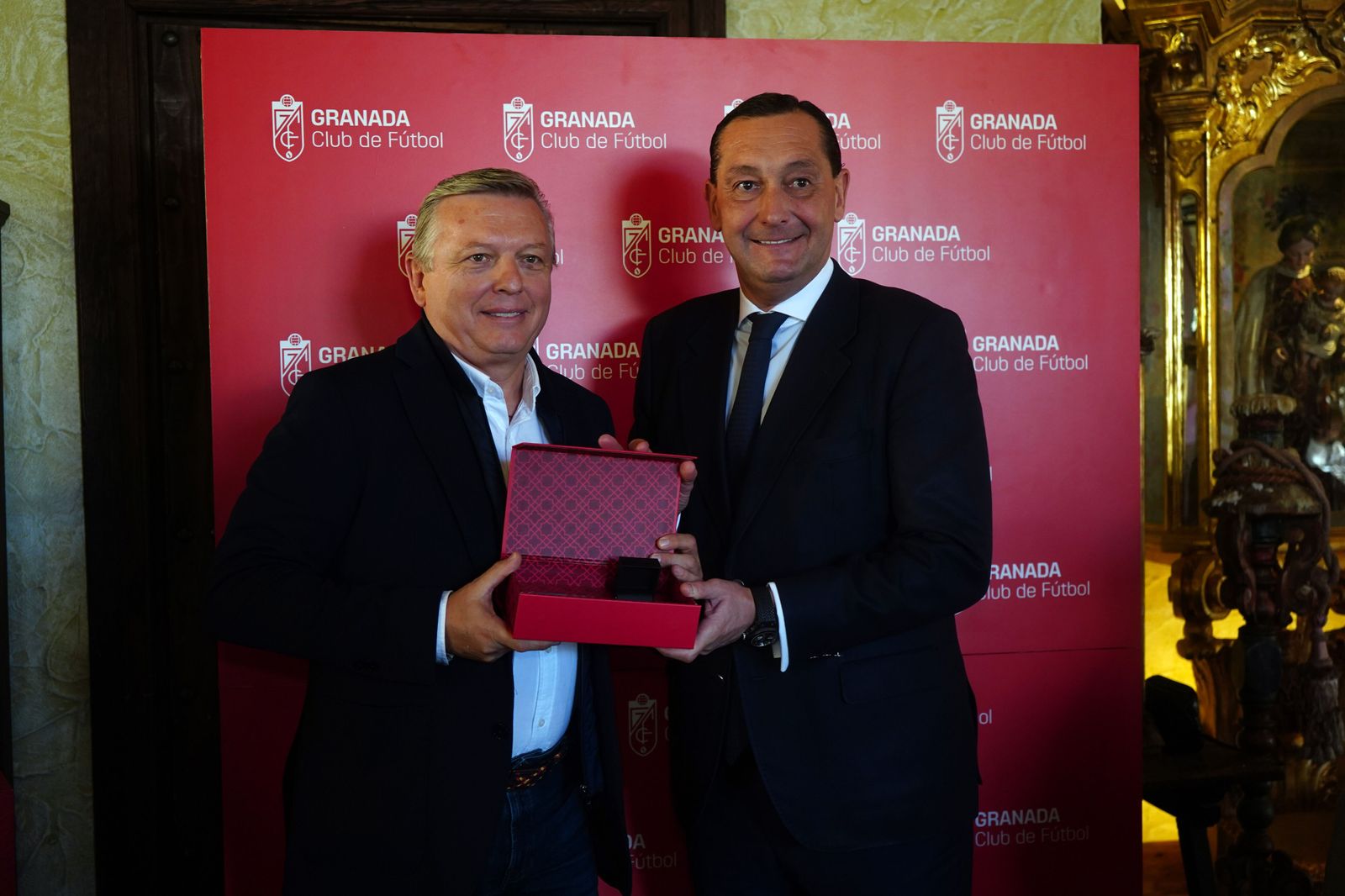 Las mejores imágenes del acto a los abonados del Granada CF con 25 y 50 años de antigüedad