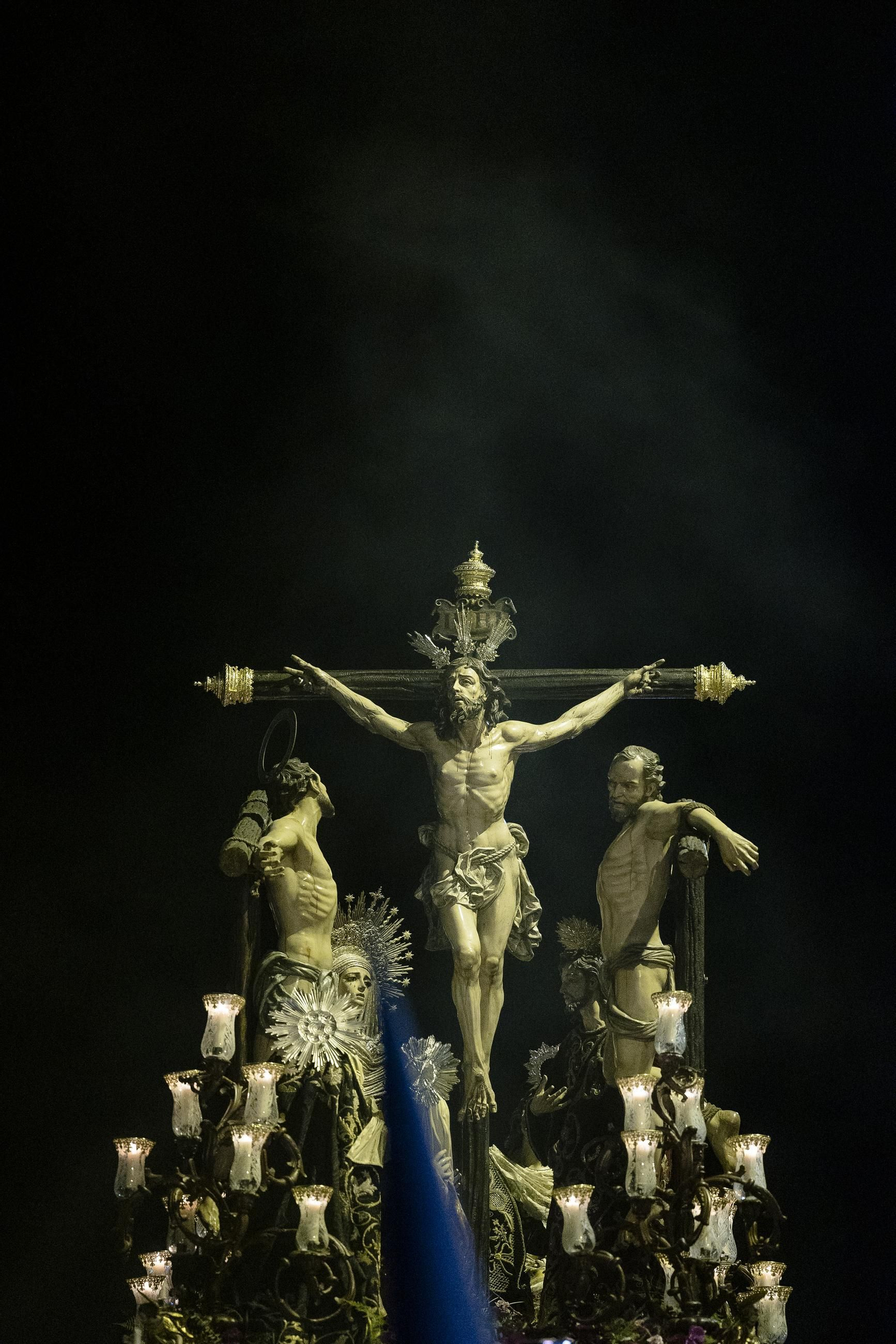 Imágenes de la salida del Perdón en la Semana Santa de Cádiz 2025