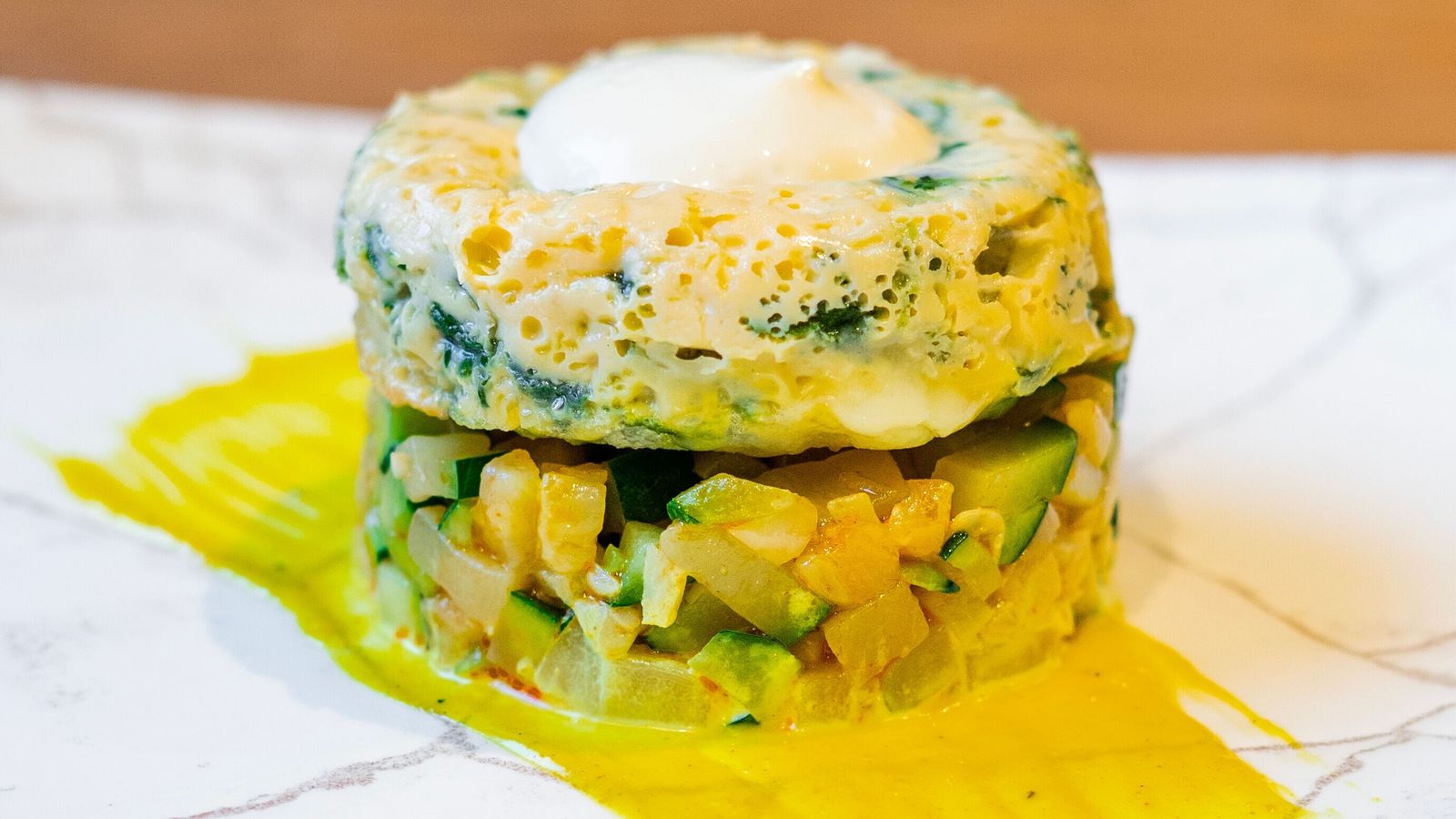 Donuts de espinacas y mozarella rellena, una tapa única.