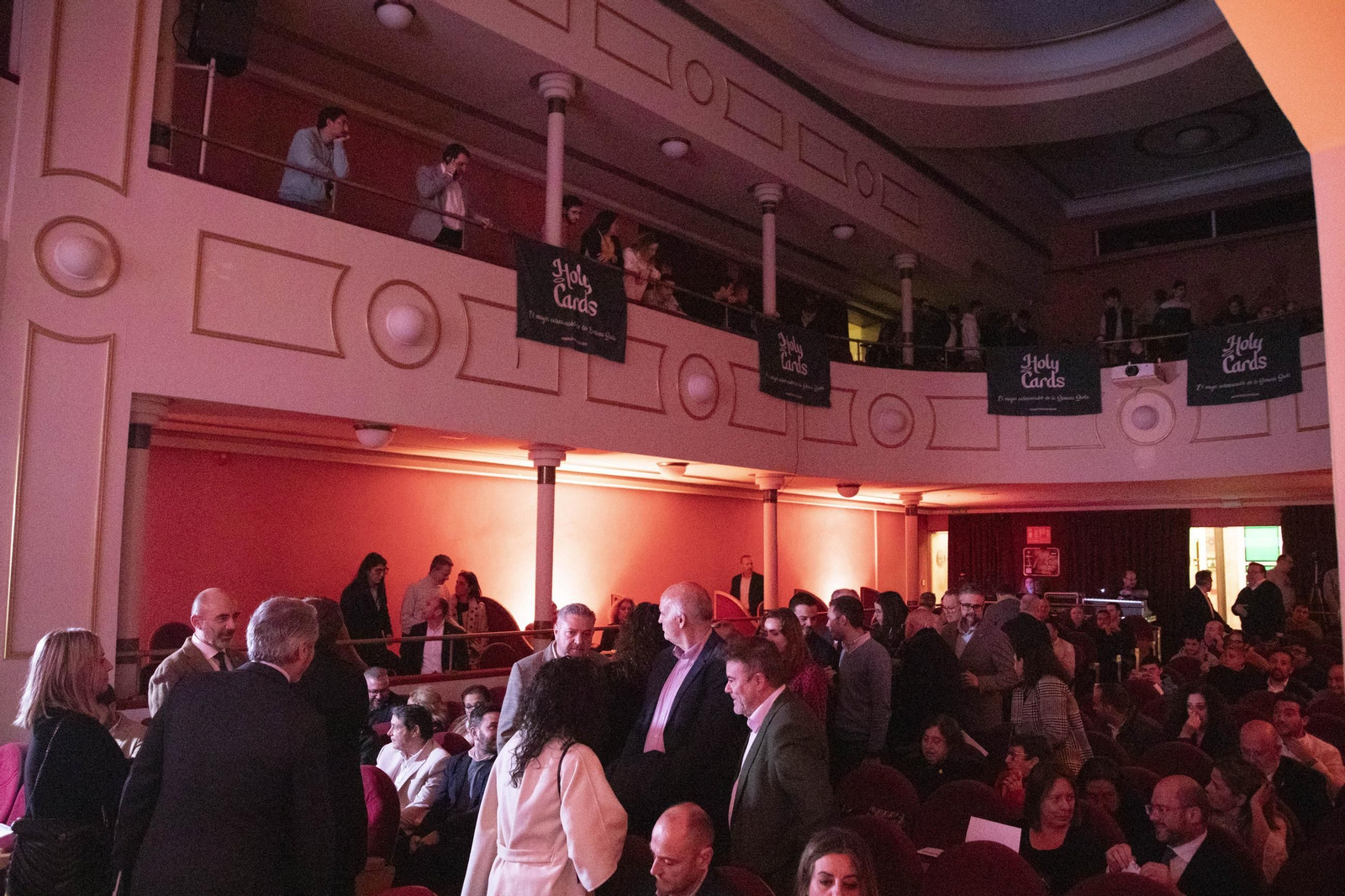 Imágenes de la presentación de las Holy Cards