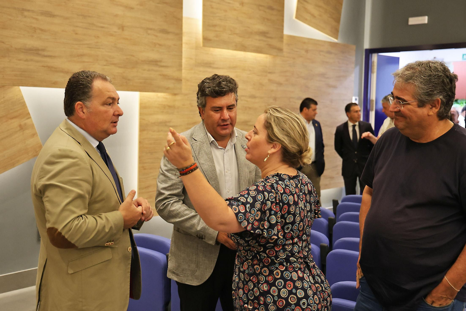 Imágenes de la firma con alcaldes de 34 municipios los convenios del programa 'Tu Diputación Invierte'