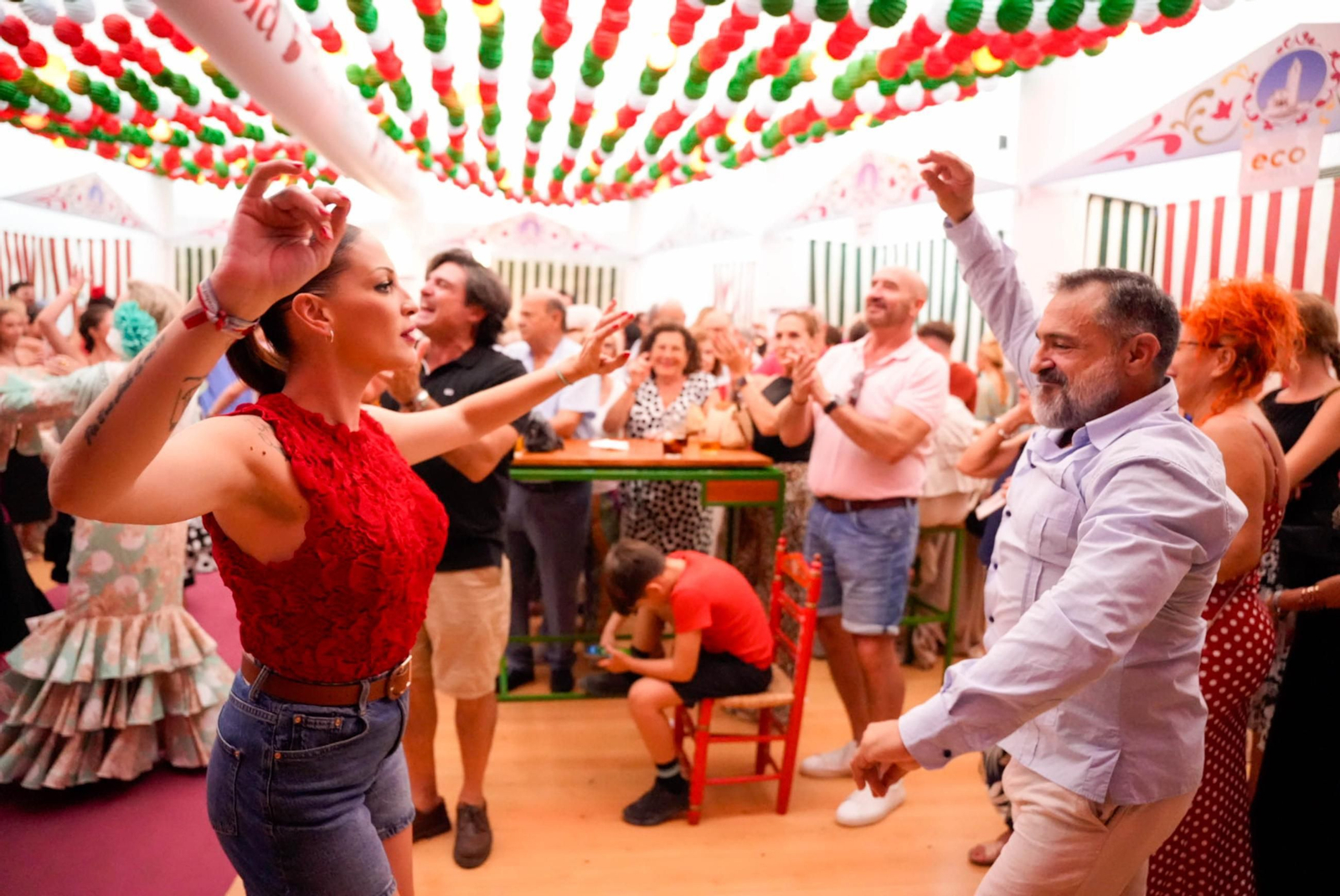 Así bailan en el concurso de sevillanas de La Lola de la fería de Almería