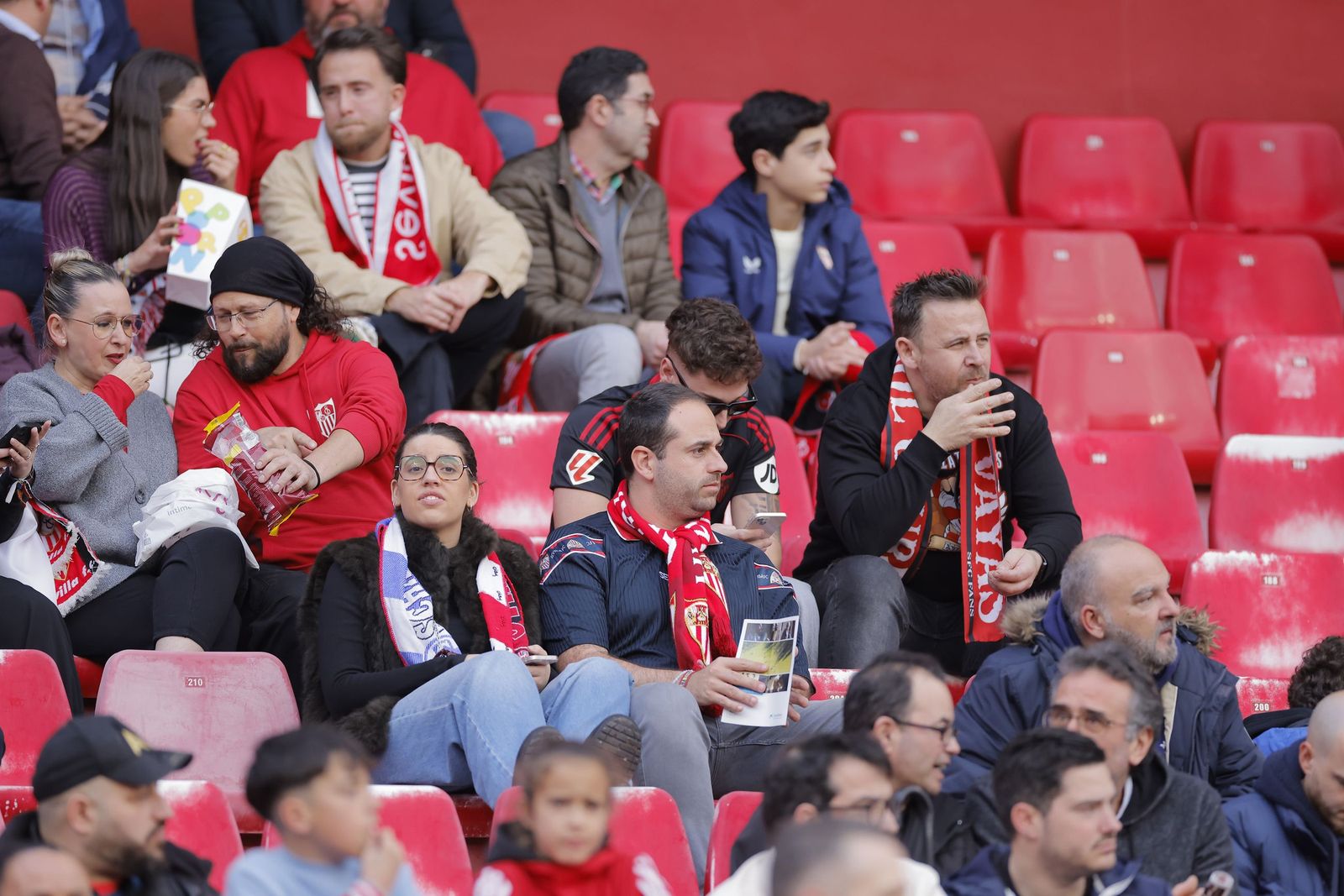 Búscate en las fotos del Sevilla fc - Rayo