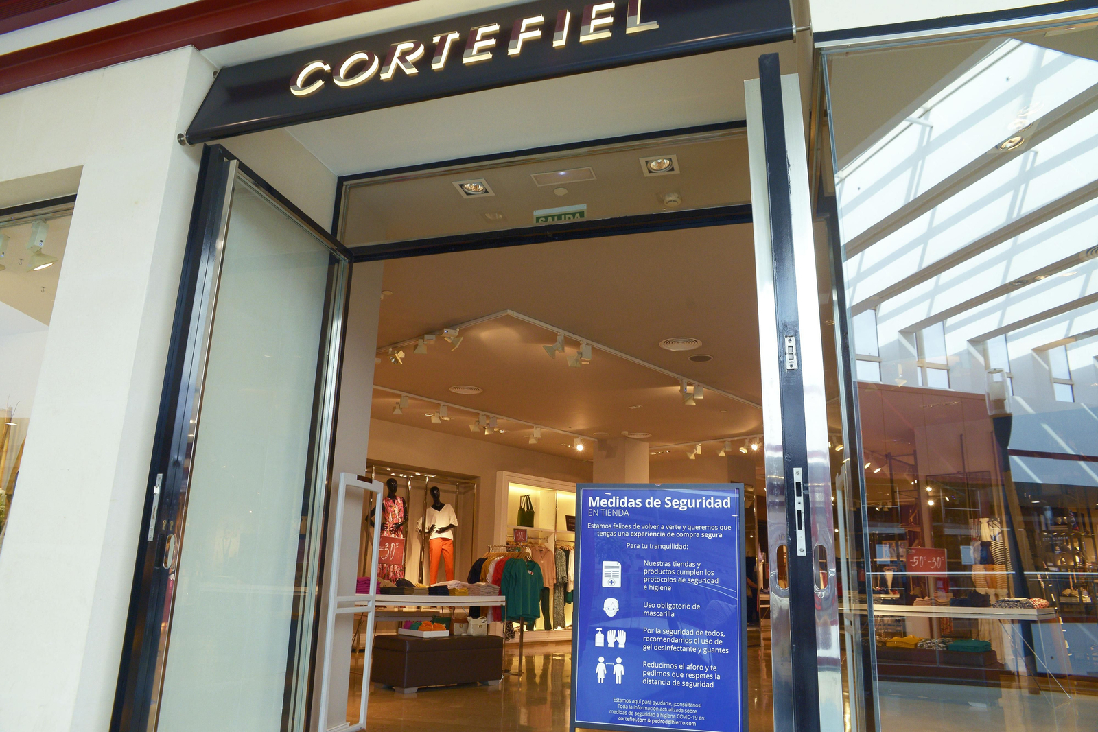 Fotos de los centros comerciales de Algeciras al inicio dela fase 2