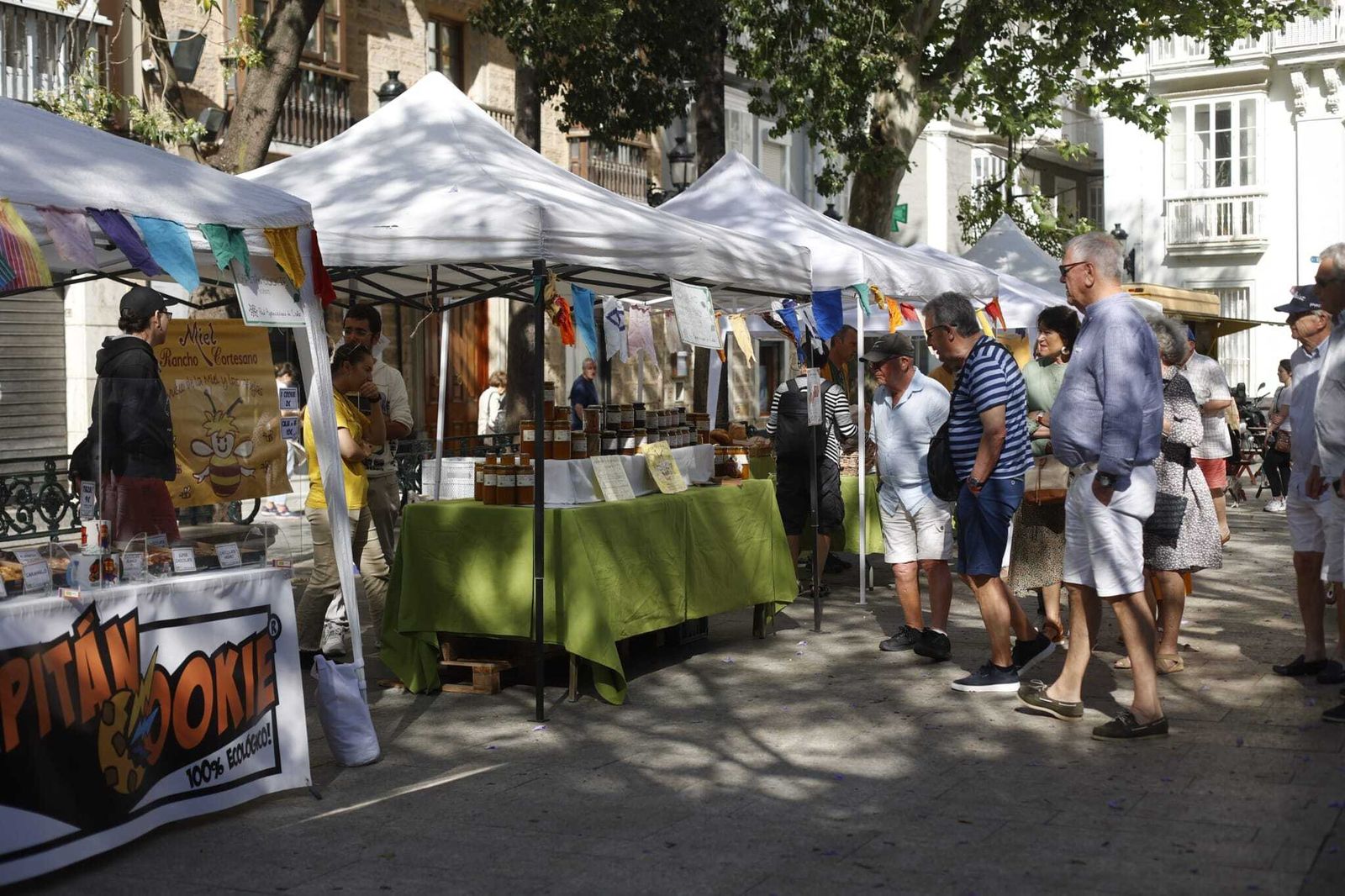 Un puesto del Ecomercado en la Plaza de Mina.