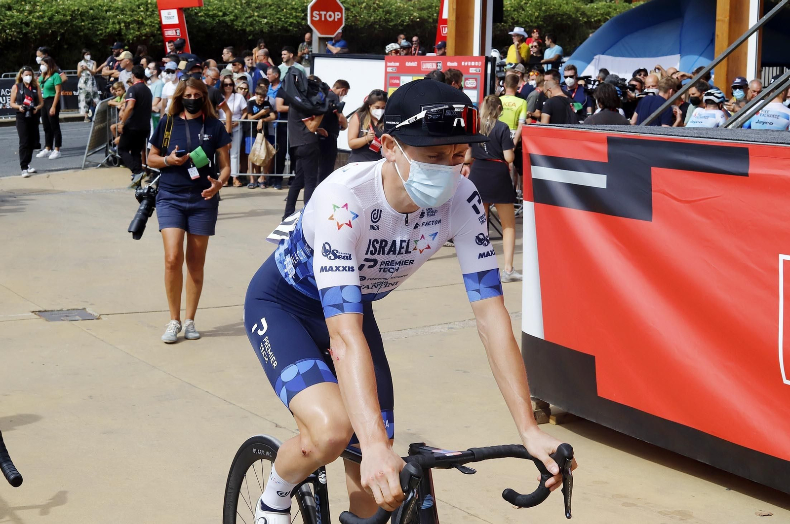 Imágenes de la Vuelta Ciclista a España en su salida desde Aracena en la 17ª etapa