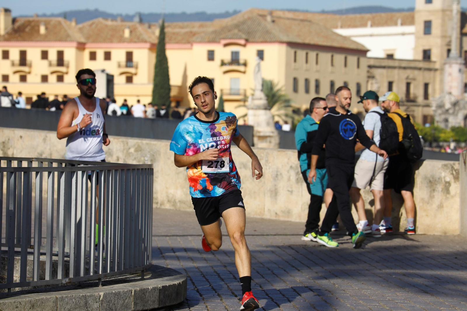 Las mejores imágenes de la carrera solidaria El cerebro no es gris contra el cáncer cerebral en Córdoba