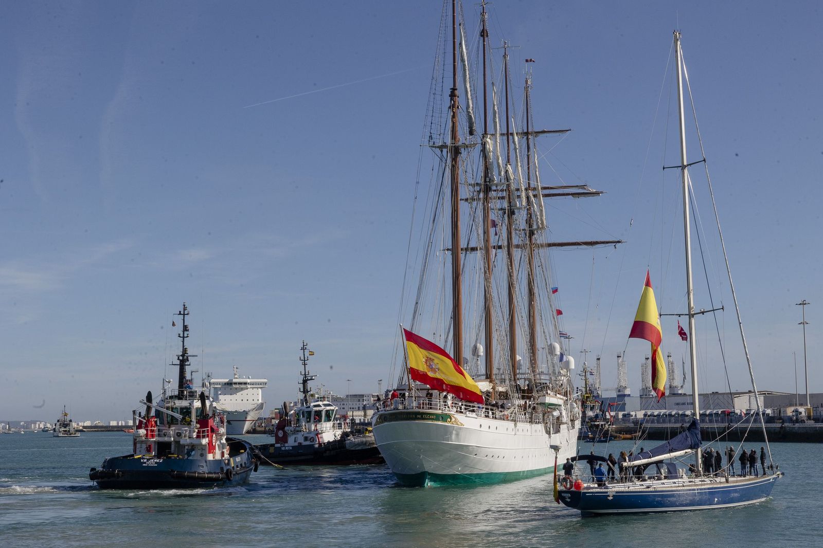 Las imágenes de la despedida del Juan Sebastián de Elcano