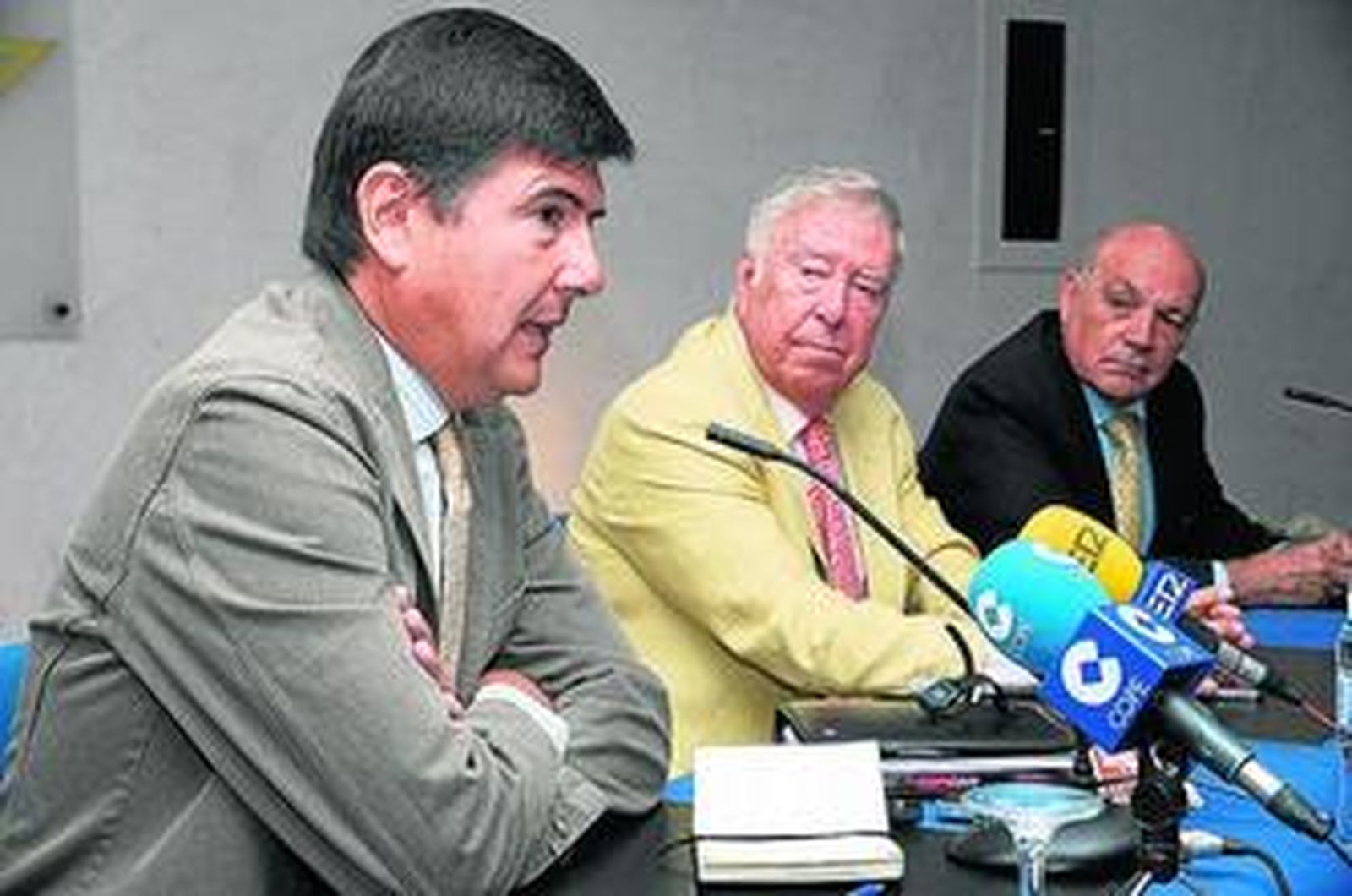 Manuel Pimentel, José Luis García Palacios y José Antonio Mancheño, ayer.