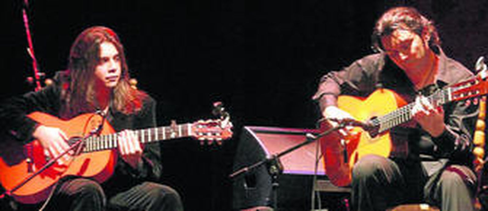 El tocaor y productor Josemi Carmona, a la derecha.