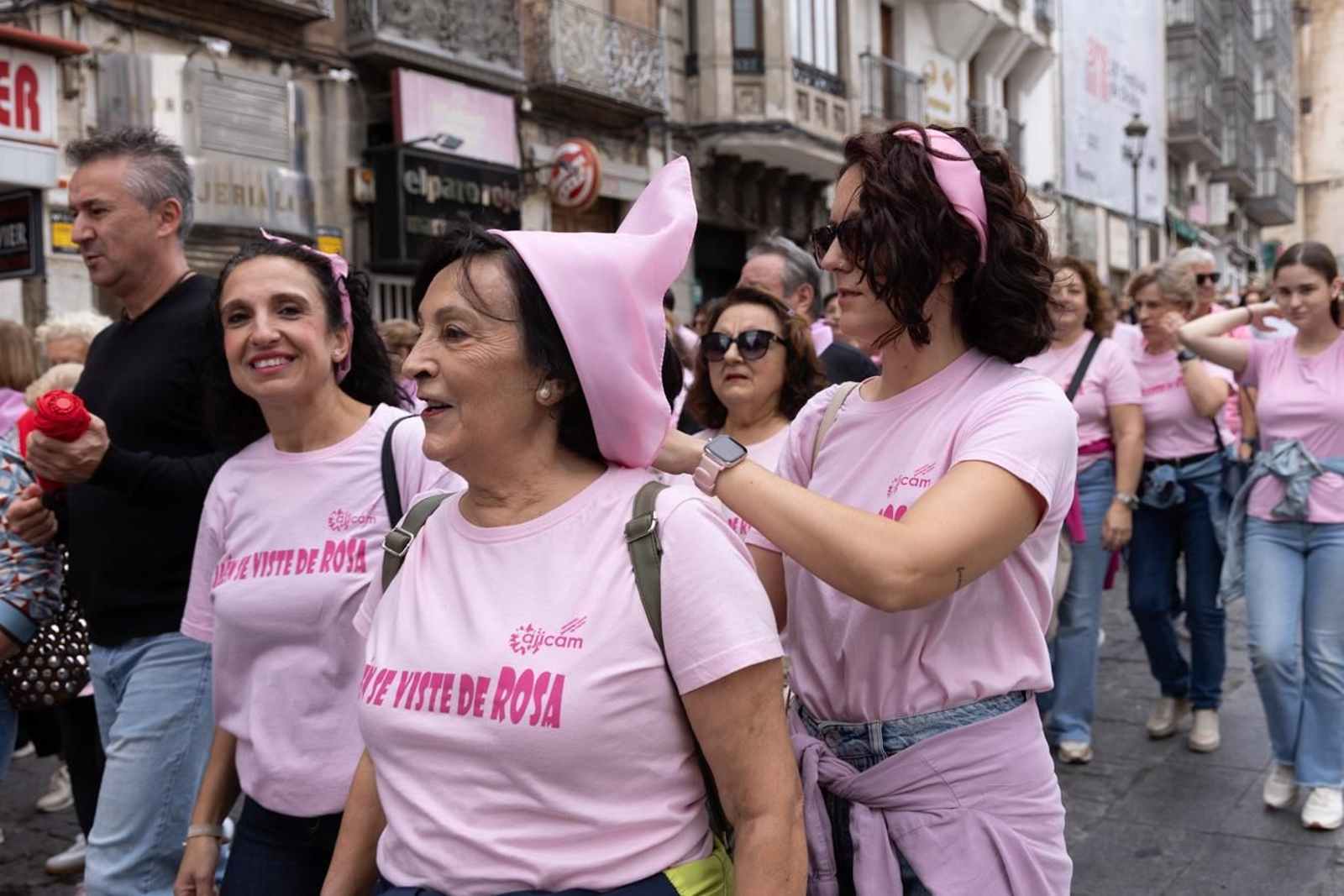 Jaén se viste de rosa con una marcha reivindicativa contra el cáncer de mama