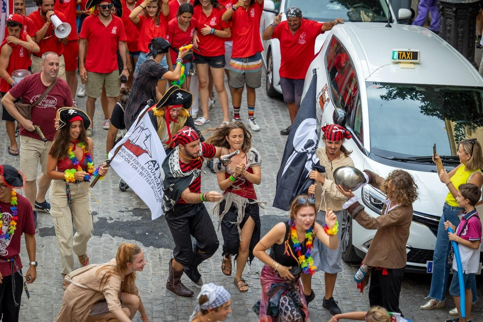 Las imágenes del desfile de tripulantes de la Gran Regata 2023 de Cádiz