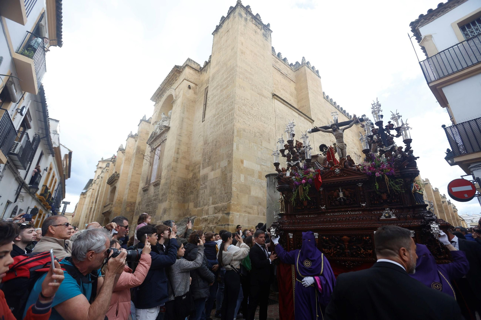 La procesión de la Agonía en este Martes Santo de Córdoba, en imágenes