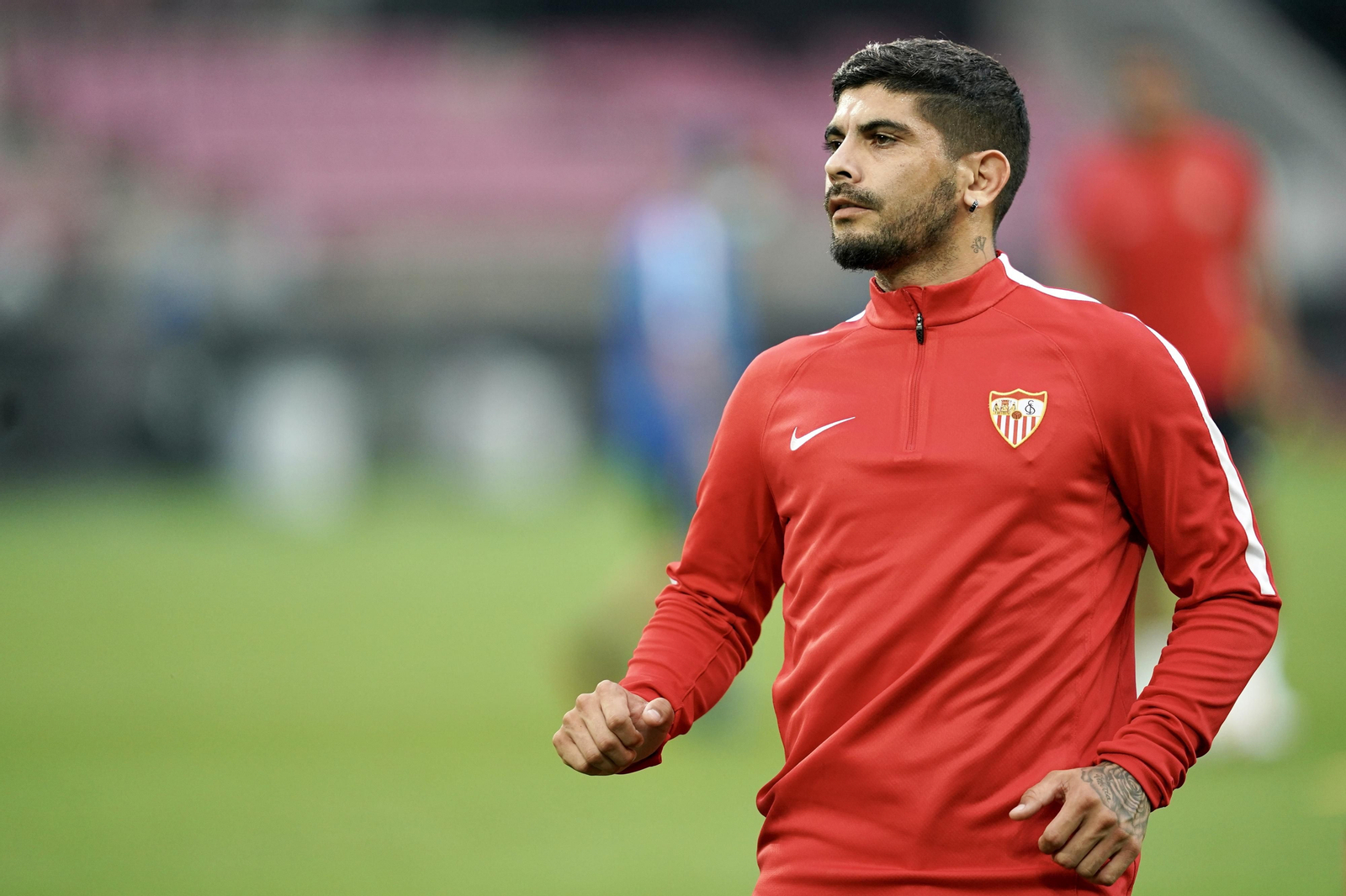 Banega se ejercita en el estadio del Colonia.