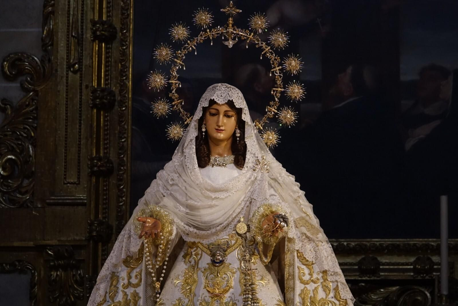 La veneración 'El verbo encarnado' en la Catedral de Málaga, en fotos