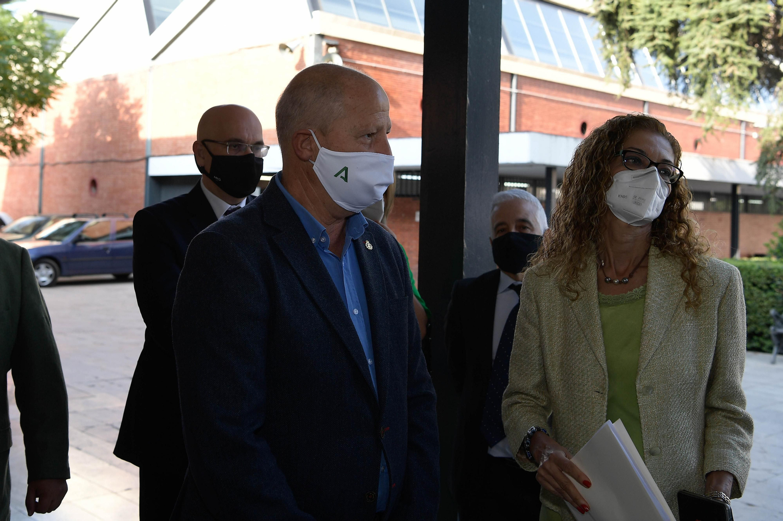 El consejero de Educación, Javier Imbroda, y la delegada del ramo en Granada, Ana Berrocal.